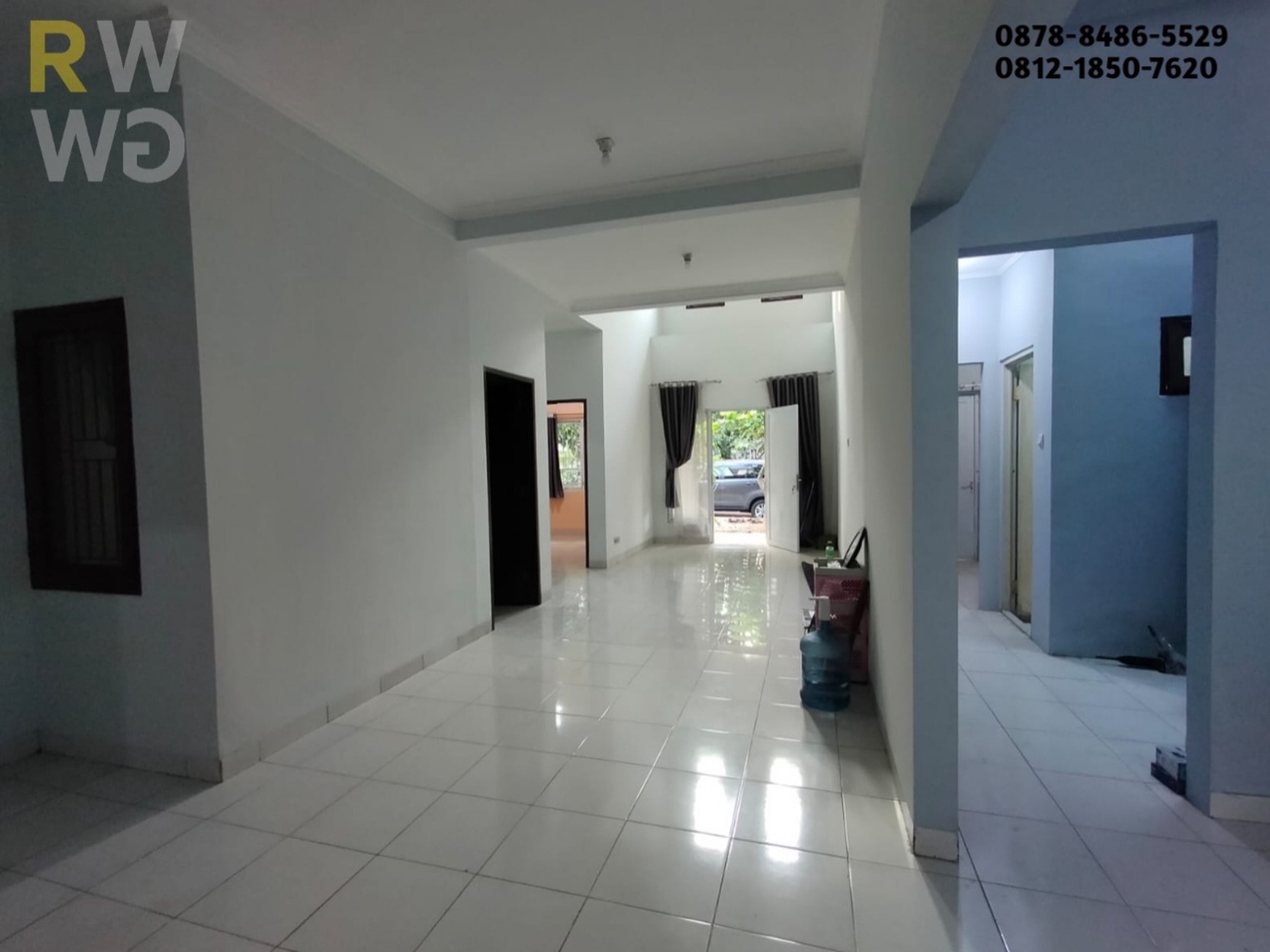 Disewakan Rumah 2 Lantai Luas di Grand Wisata - Depan Taman, Dekat Ruko & Akses Tol!
