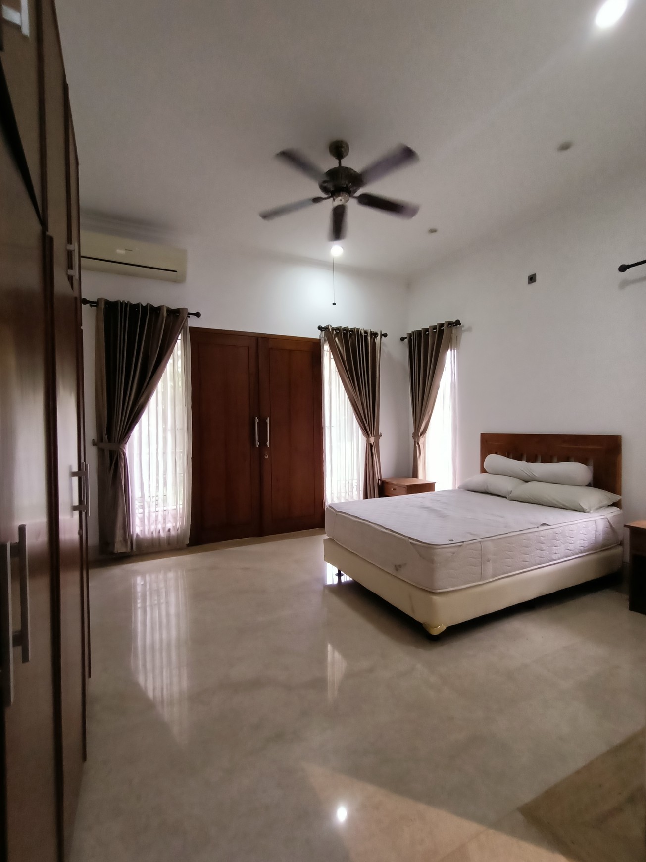 Bigl House di Area yang Tenang dan Nyaman dan strategis, Menteng Jakarta pusat 
