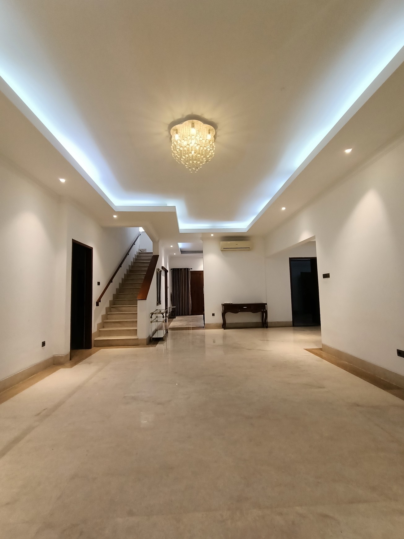 Bigl House di Area yang Tenang dan Nyaman dan strategis, Menteng Jakarta pusat 