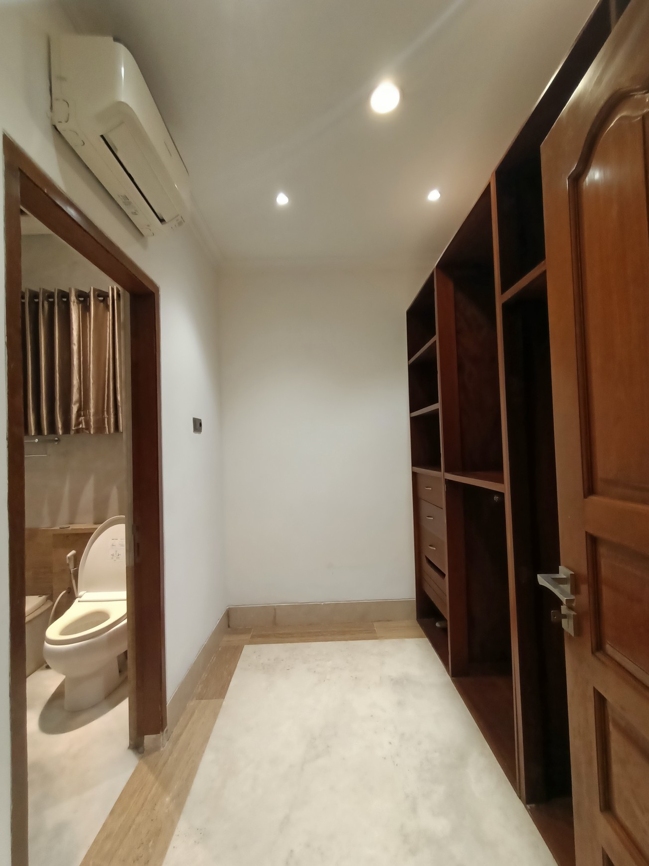 Bigl House di Area yang Tenang dan Nyaman dan strategis, Menteng Jakarta pusat 