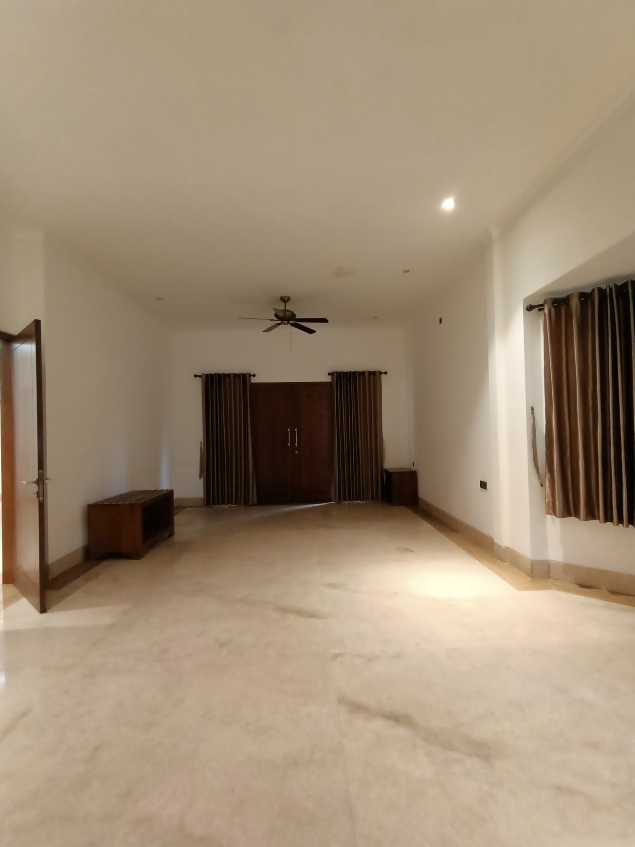 Bigl House di Area yang Tenang dan Nyaman dan strategis, Menteng Jakarta pusat 