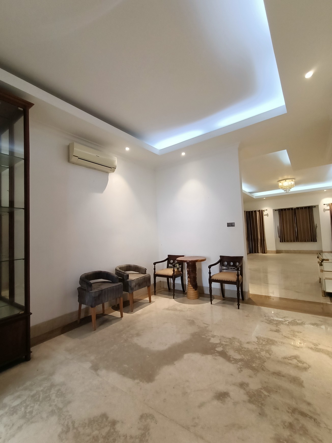 Bigl House di Area yang Tenang dan Nyaman dan strategis, Menteng Jakarta pusat 