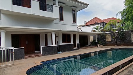 Bigl House di Area yang Tenang dan Nyaman dan strategis, Menteng Jakarta pusat 