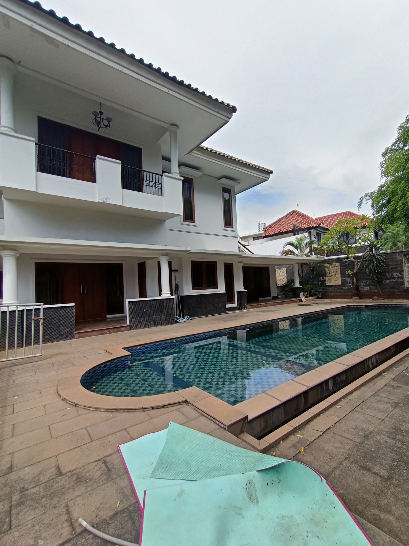 Bigl House di Area yang Tenang dan Nyaman dan strategis, Menteng Jakarta pusat 