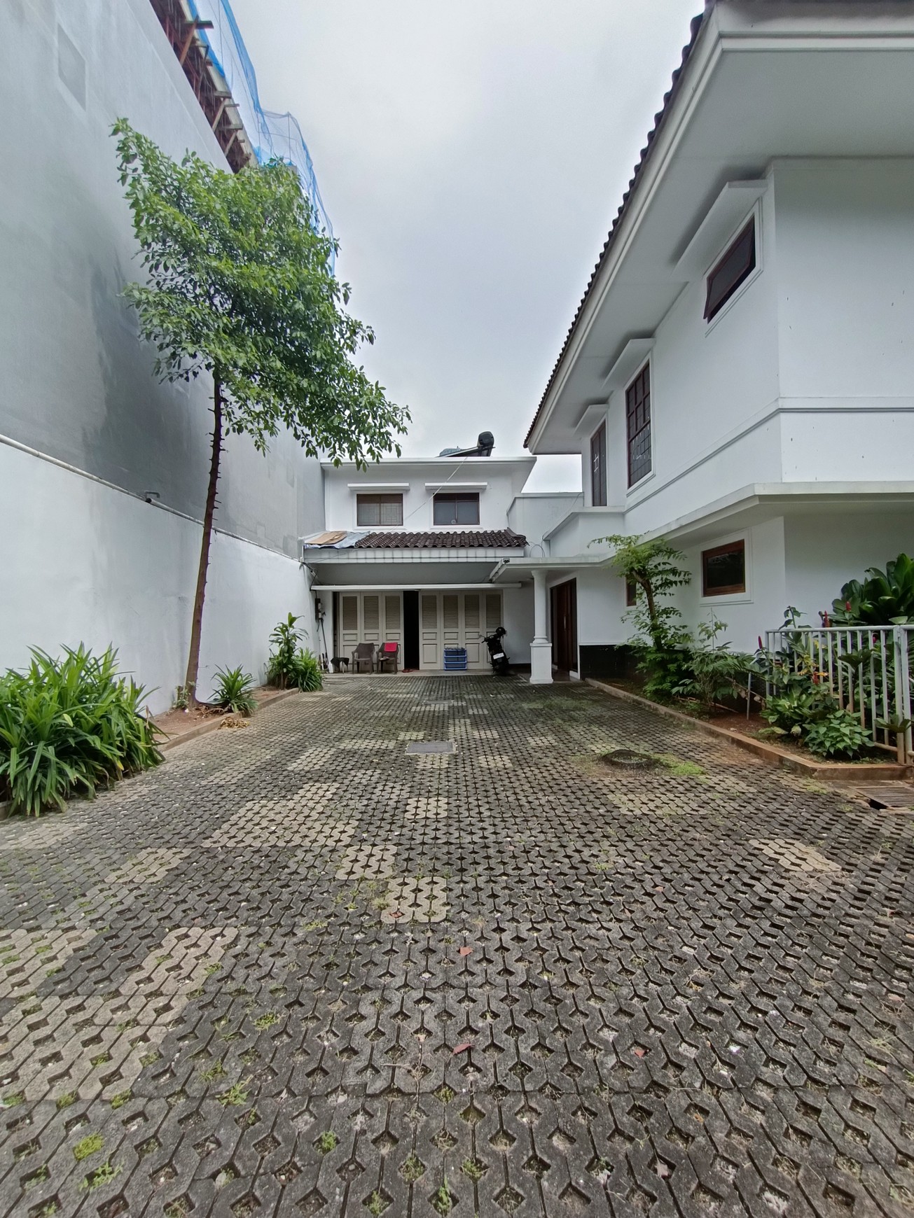 Bigl House di Area yang Tenang dan Nyaman dan strategis, Menteng Jakarta pusat 