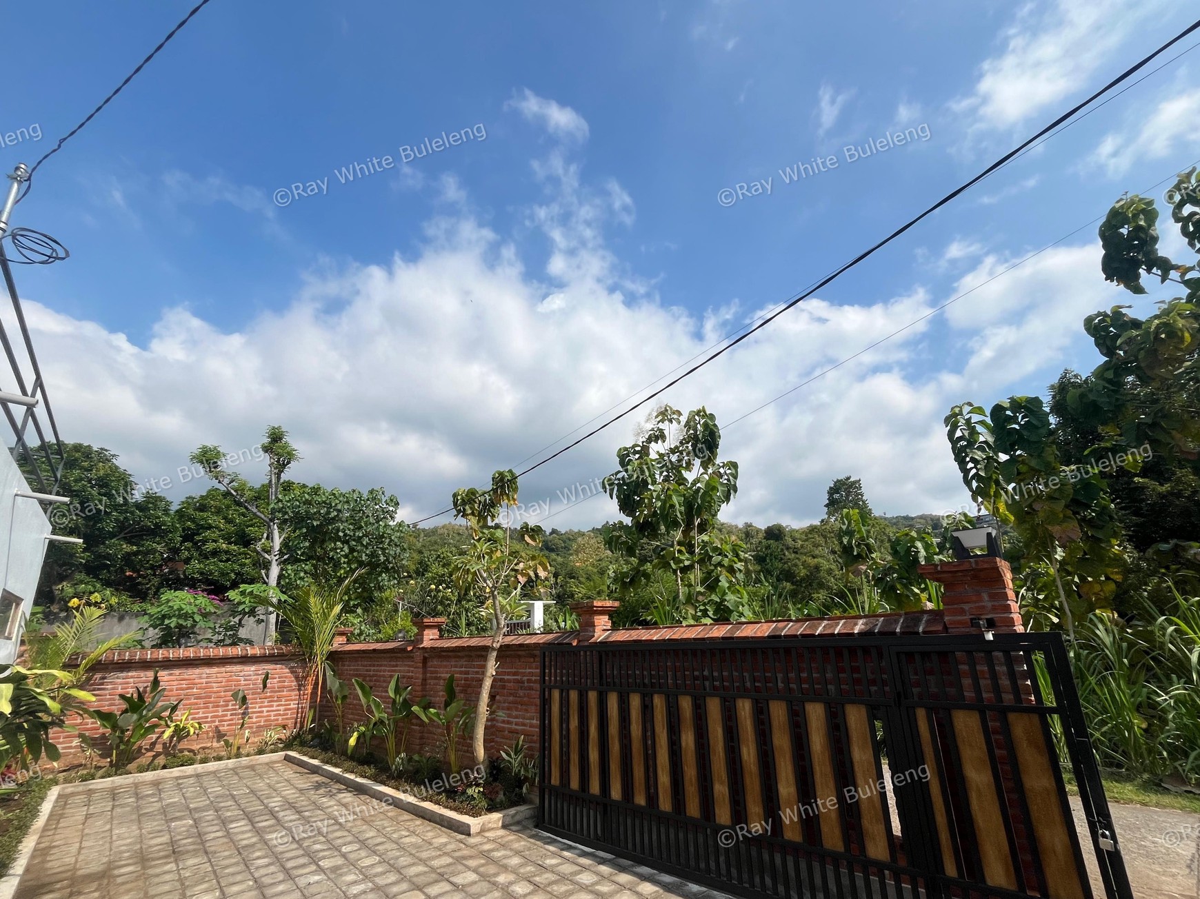 Versatile Villa with Two Buildings in the Developing Tourism Area of North Bali