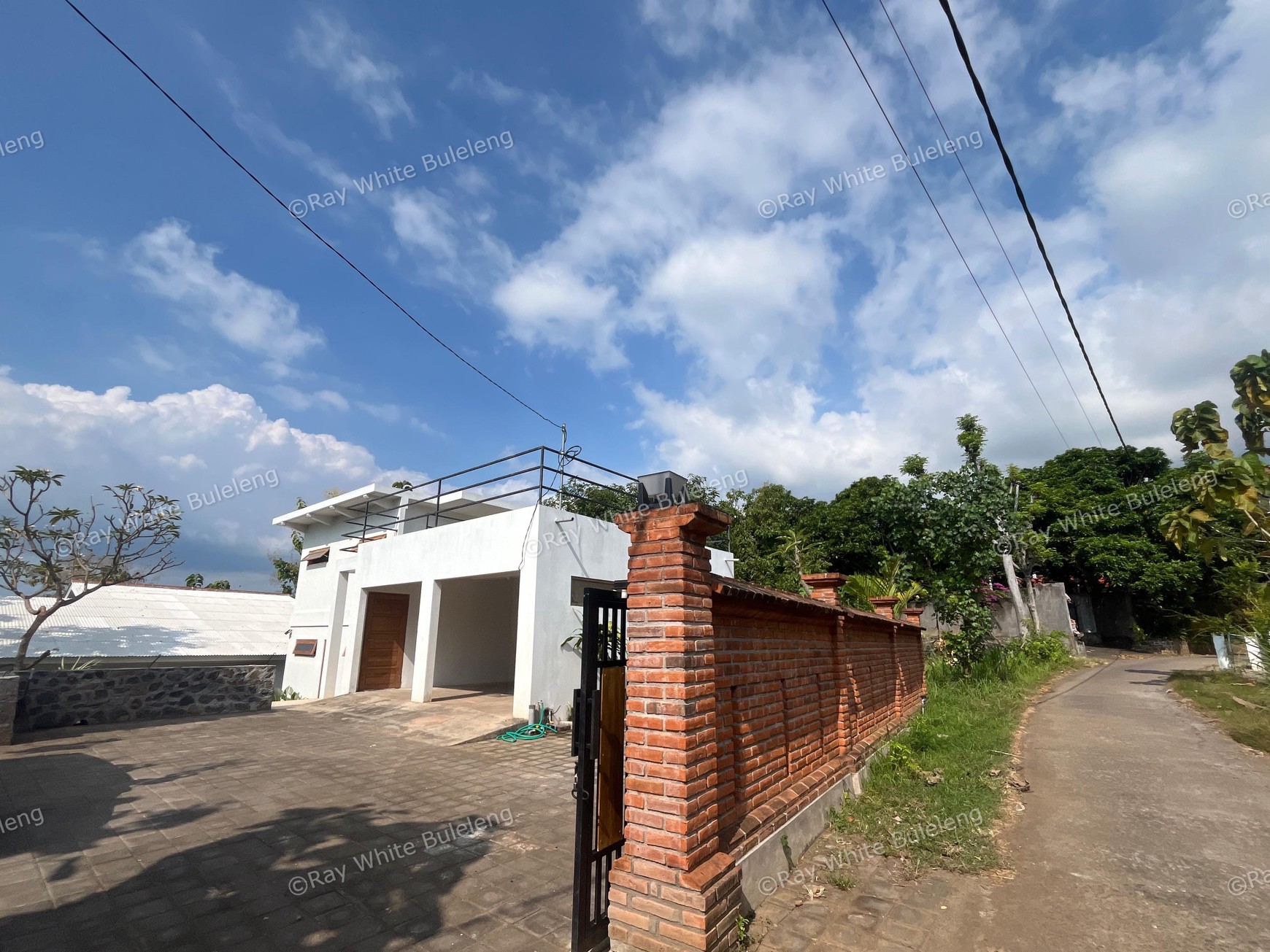 Versatile Villa with Two Buildings in the Developing Tourism Area of North Bali