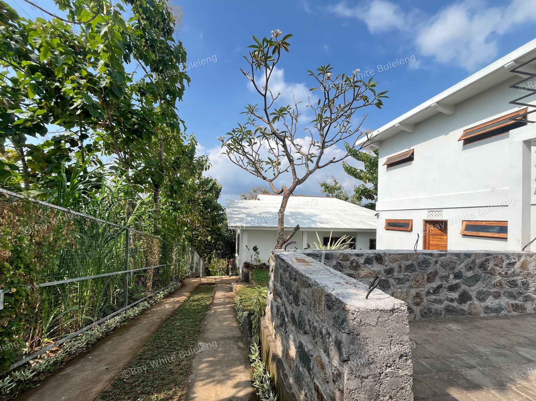 Versatile Villa with Two Buildings in the Developing Tourism Area of North Bali