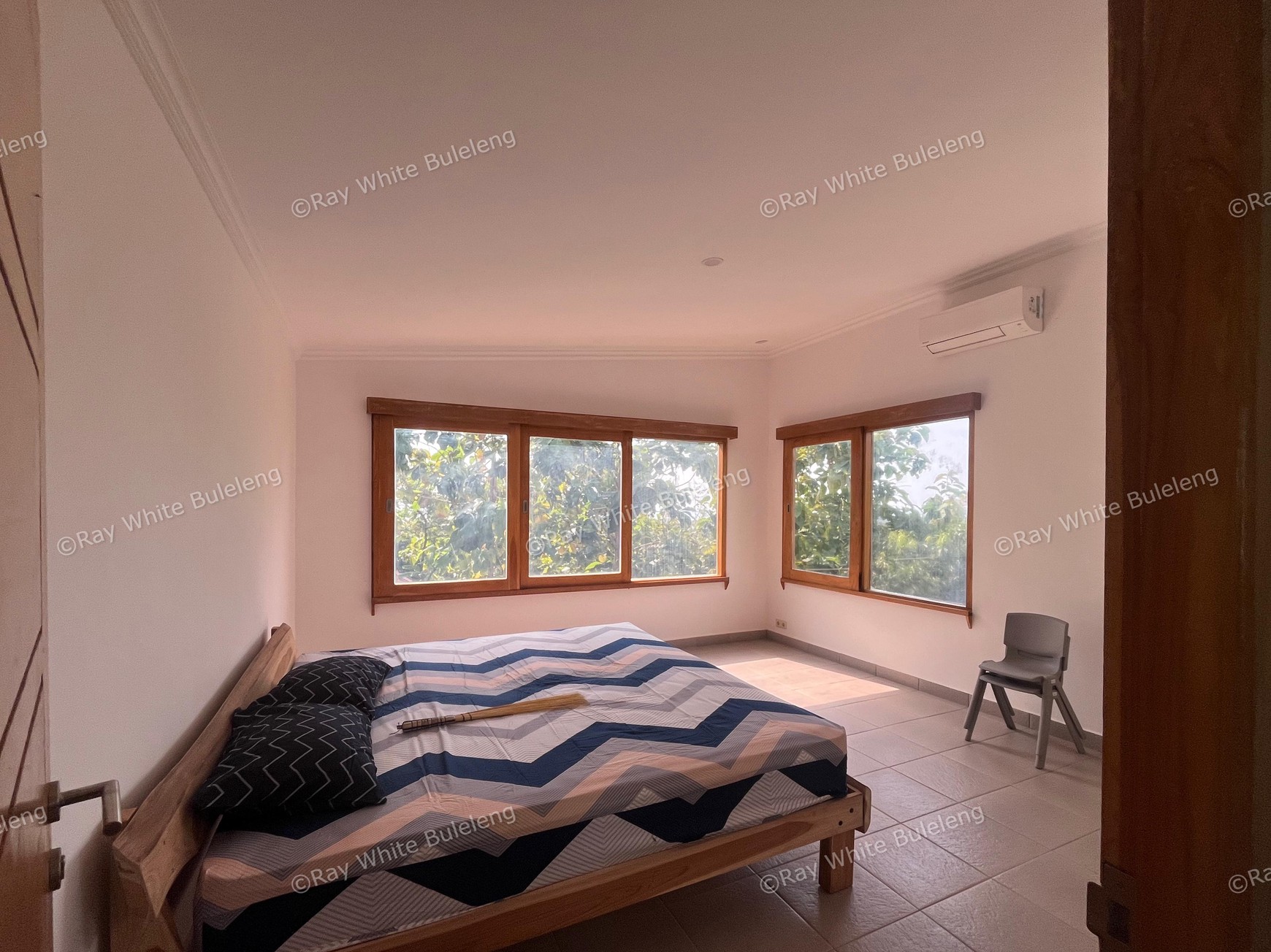 Versatile Villa with Two Buildings in the Developing Tourism Area of North Bali