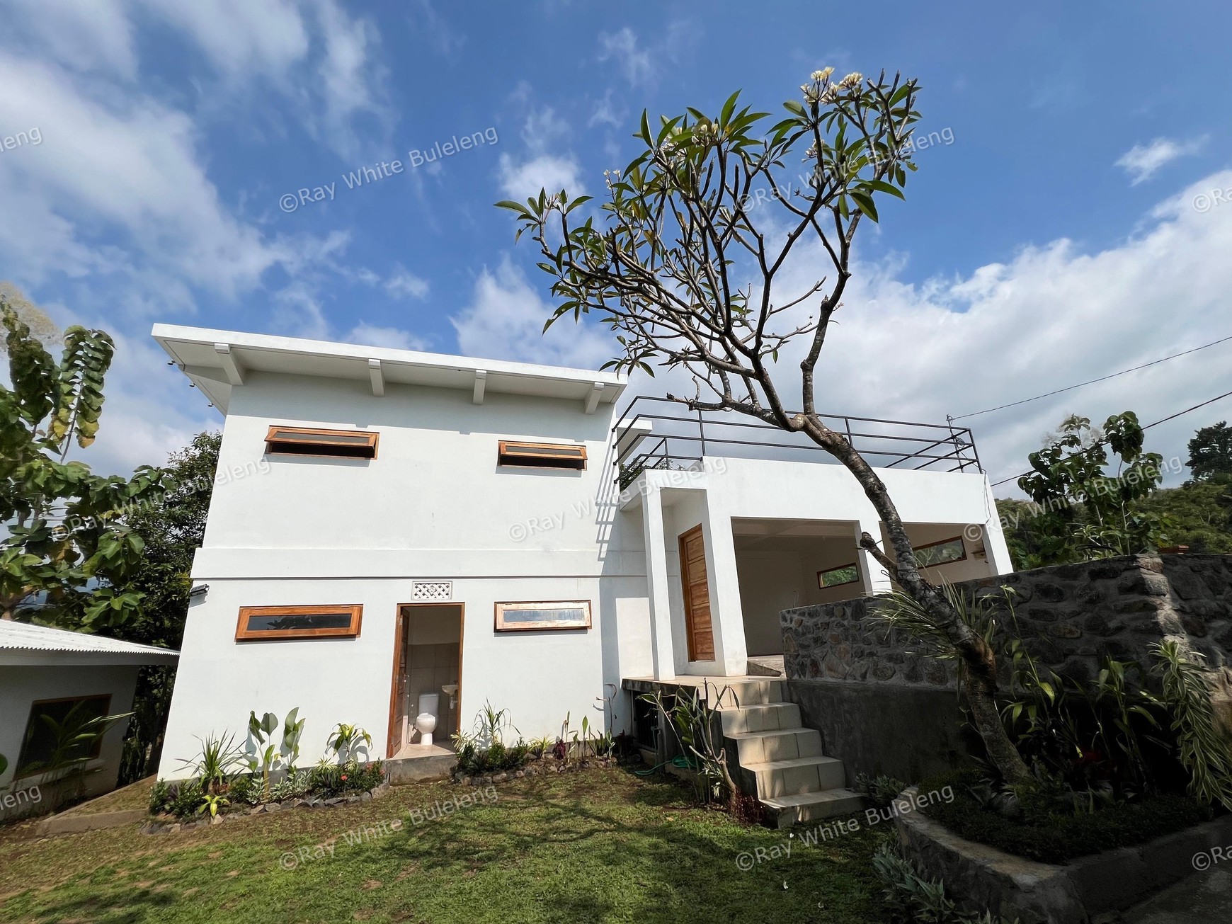 Versatile Villa with Two Buildings in the Developing Tourism Area of North Bali