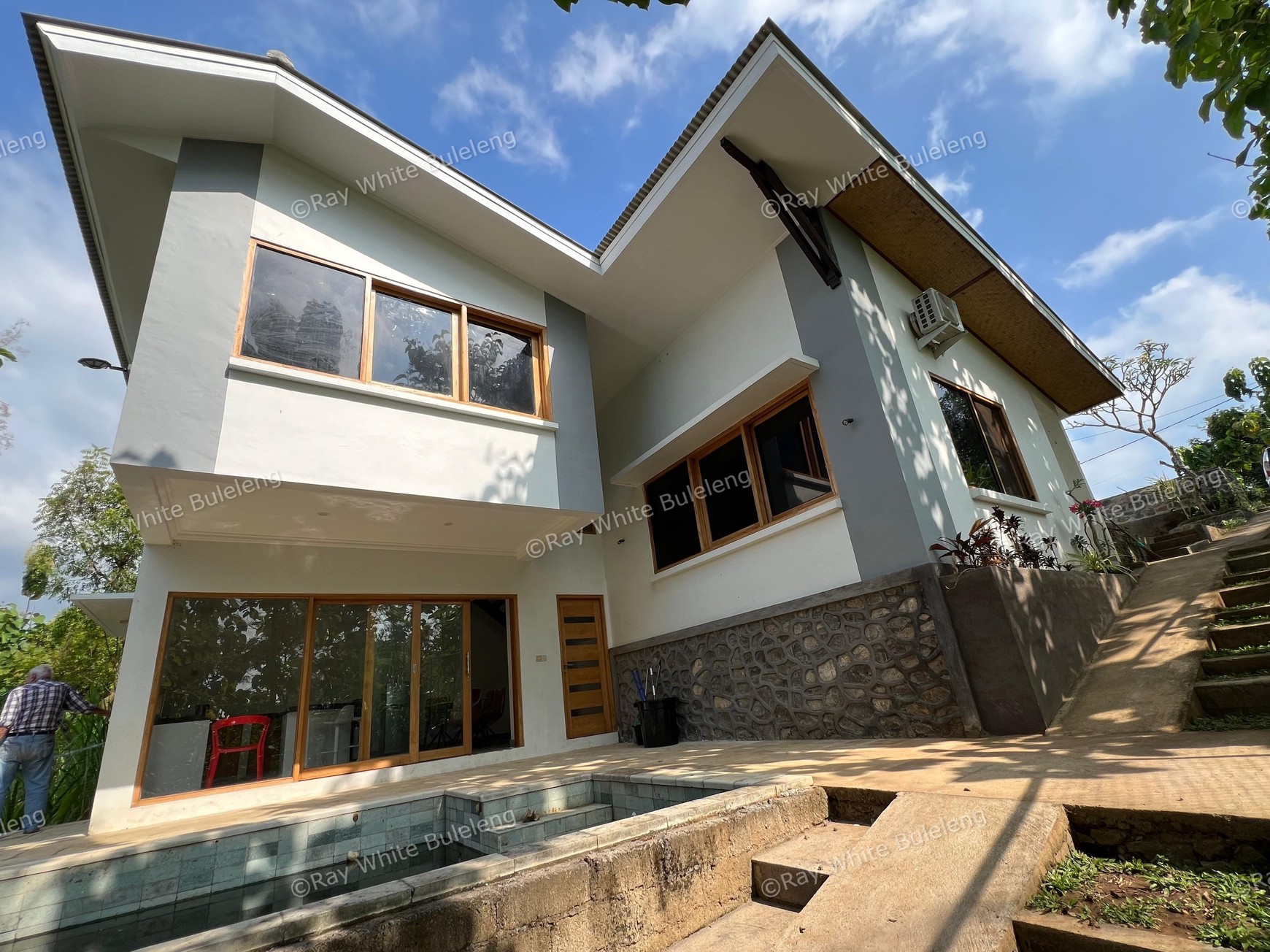 Versatile Villa with Two Buildings in the Developing Tourism Area of North Bali