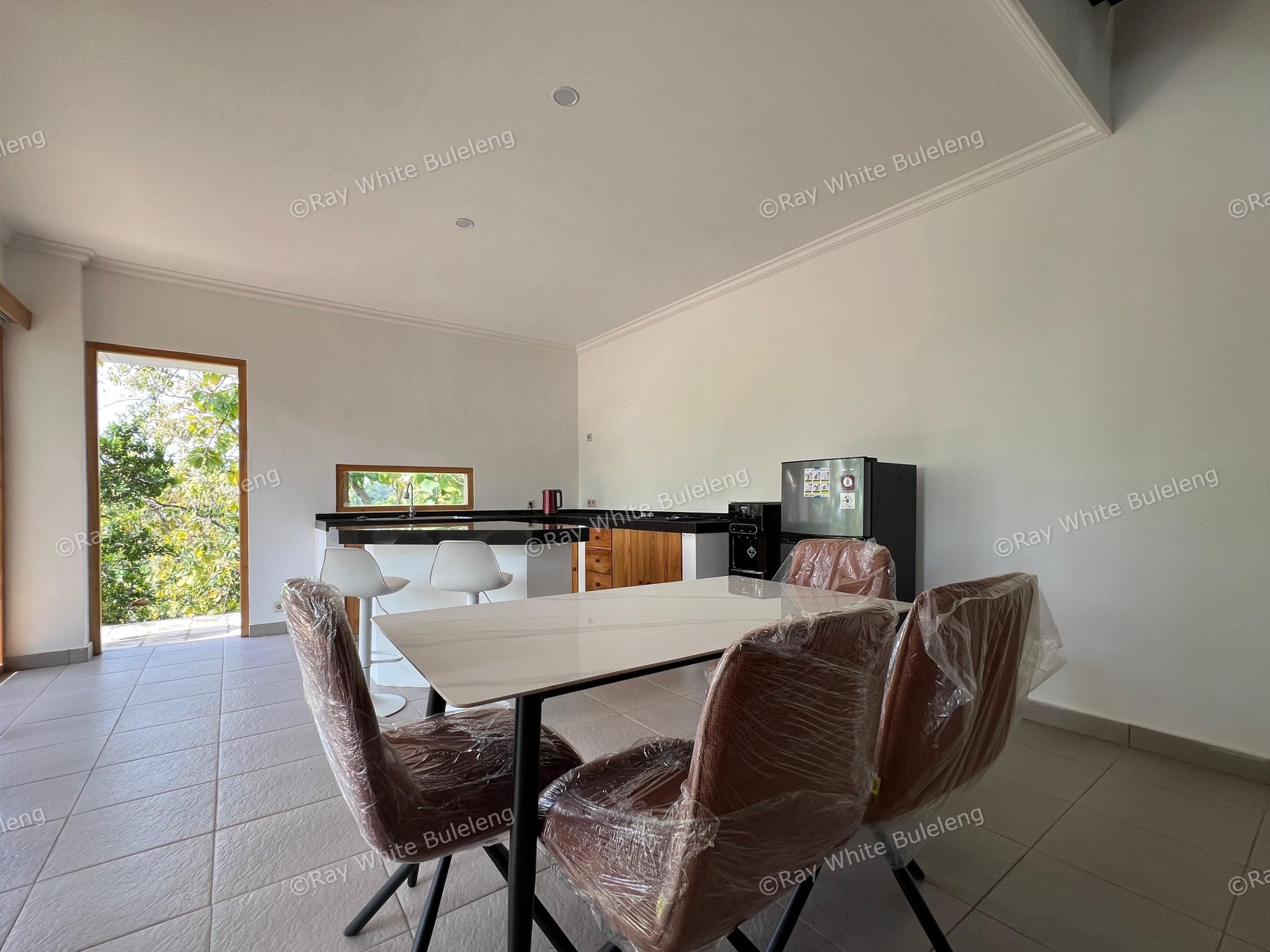 Versatile Villa with Two Buildings in the Developing Tourism Area of North Bali