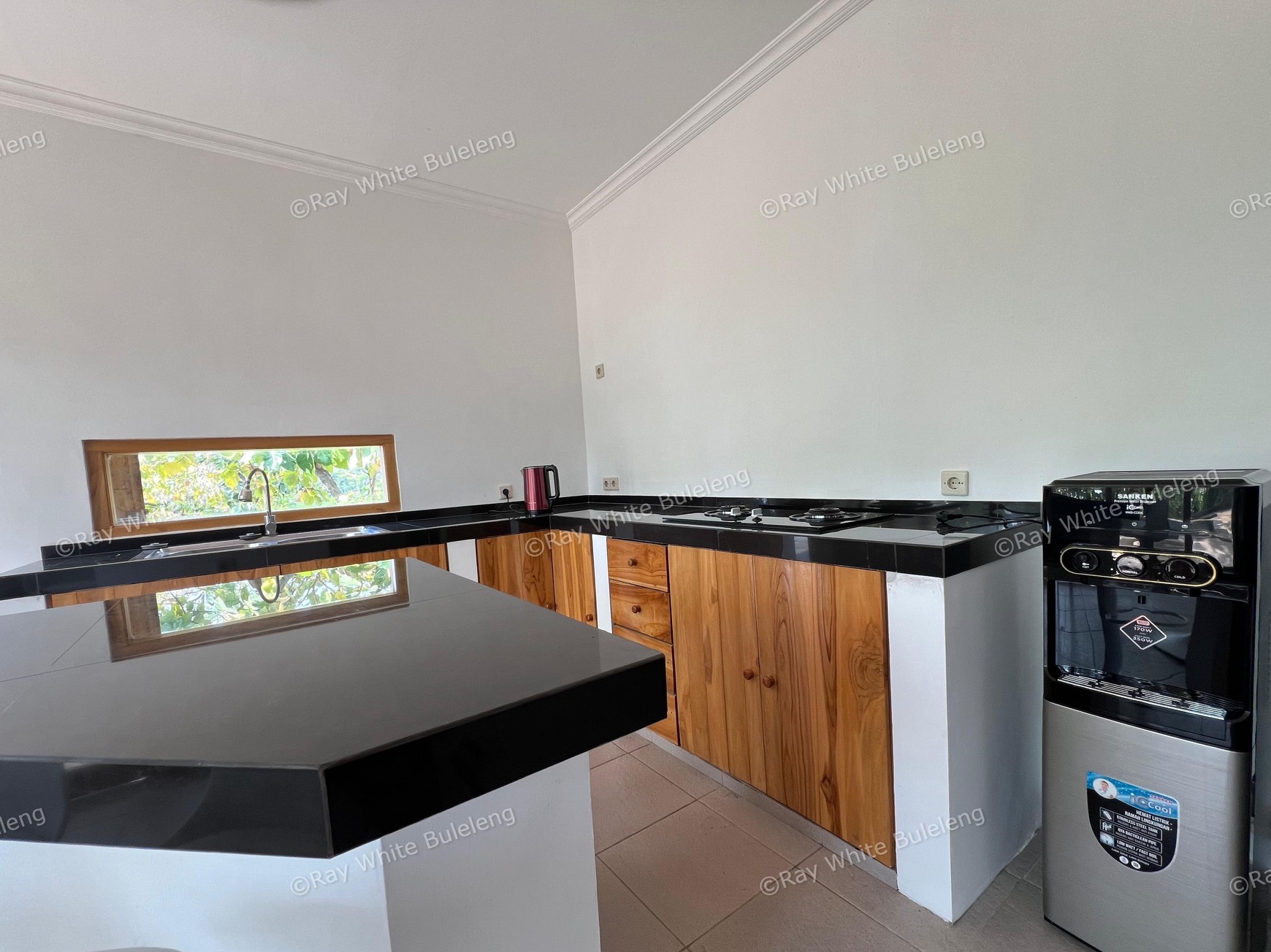 Versatile Villa with Two Buildings in the Developing Tourism Area of North Bali