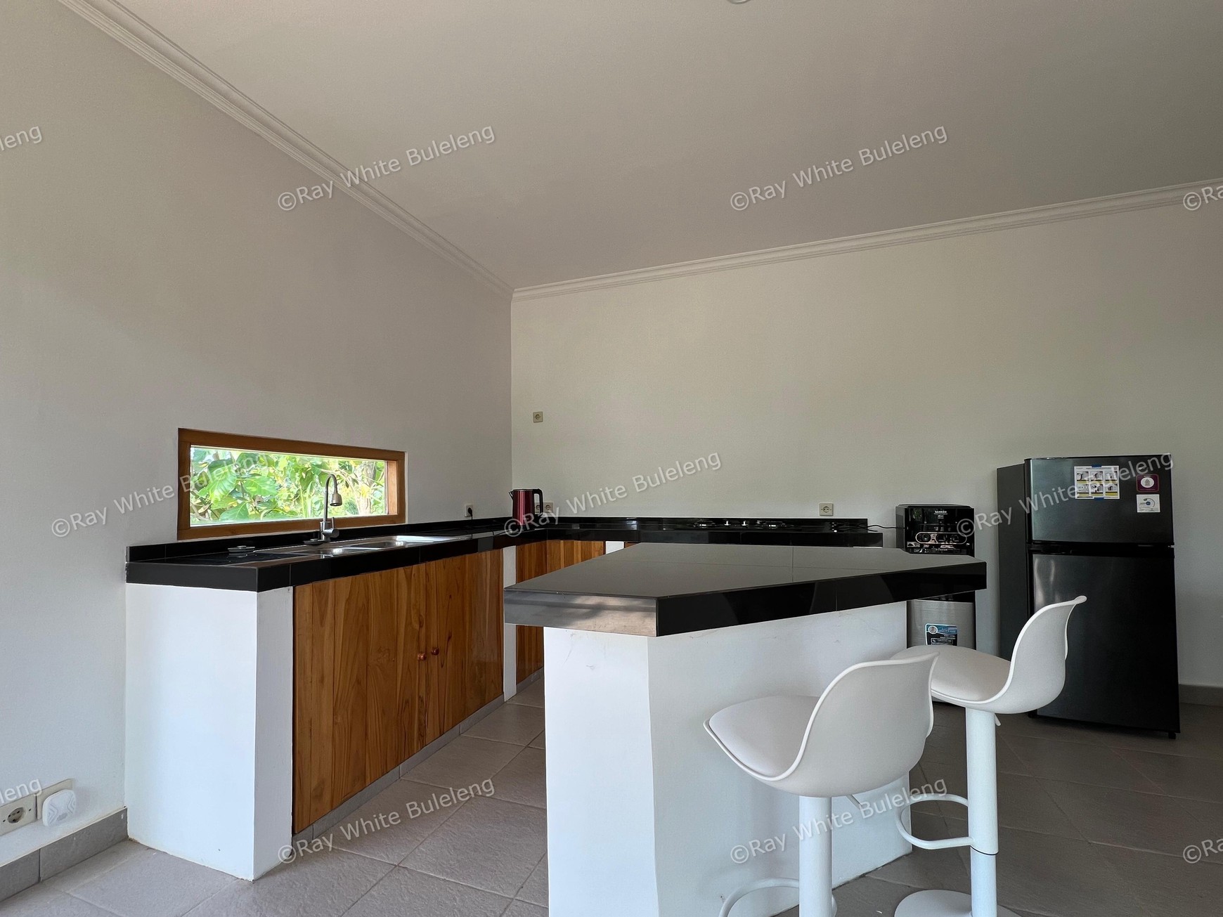 Versatile Villa with Two Buildings in the Developing Tourism Area of North Bali