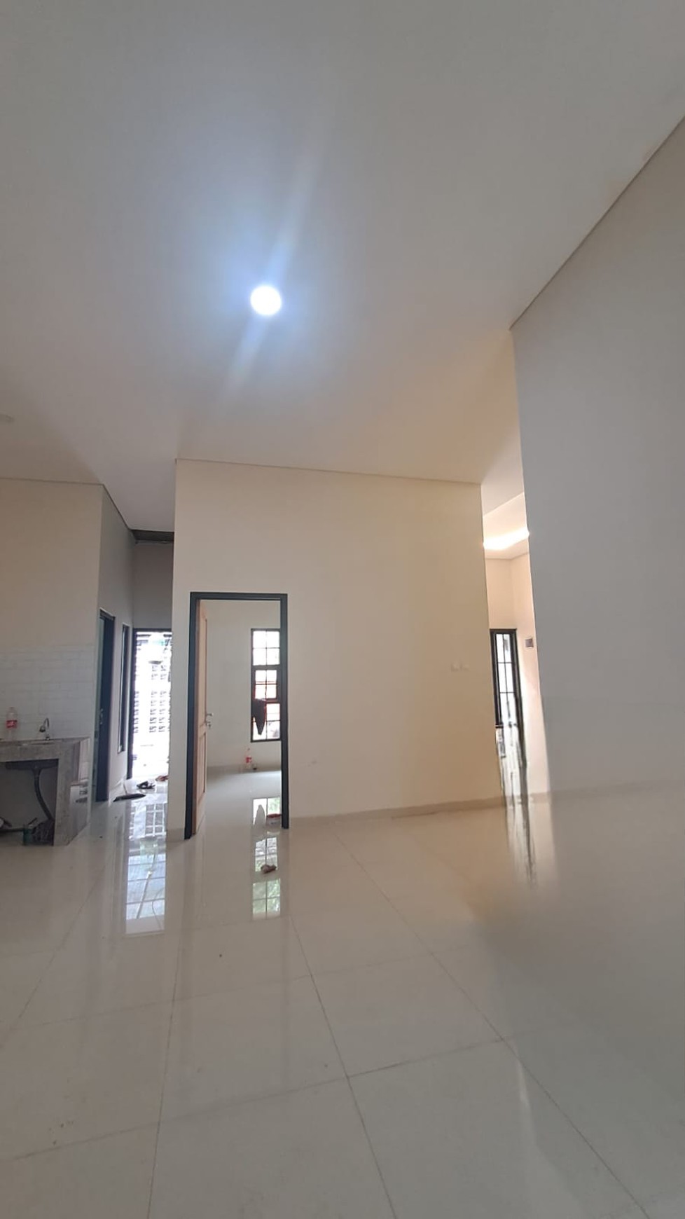 Rumah Baru dengan Desain Layout Minimalis Modern @Ciputat.