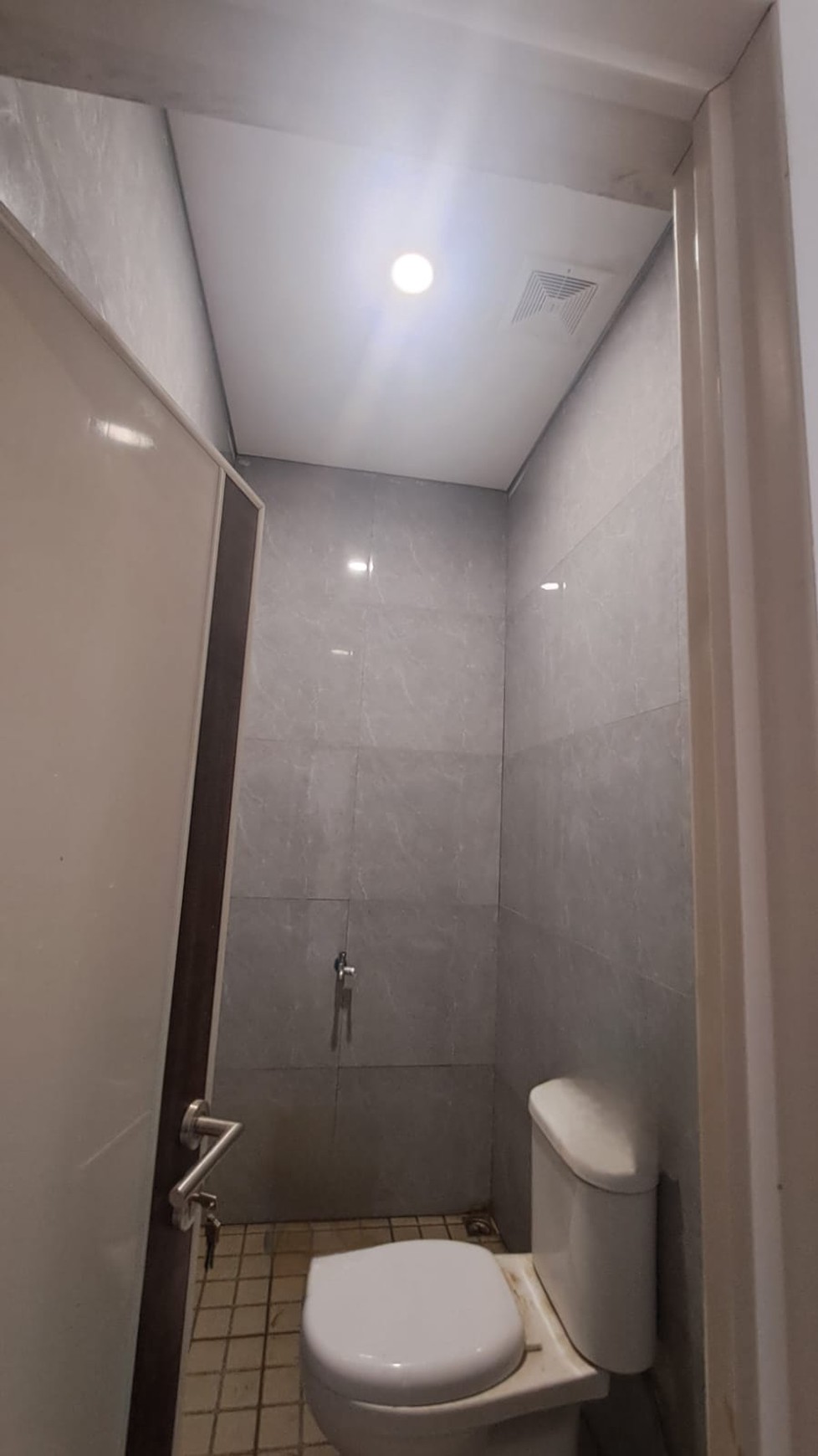 Rumah Baru dengan Desain Layout Minimalis Modern @Ciputat.