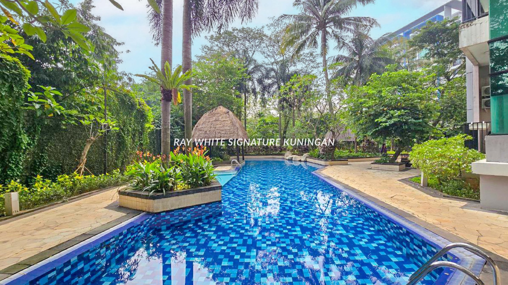 Apartment for sale in an Exclusive Tower at Apartemen Hampton's Park