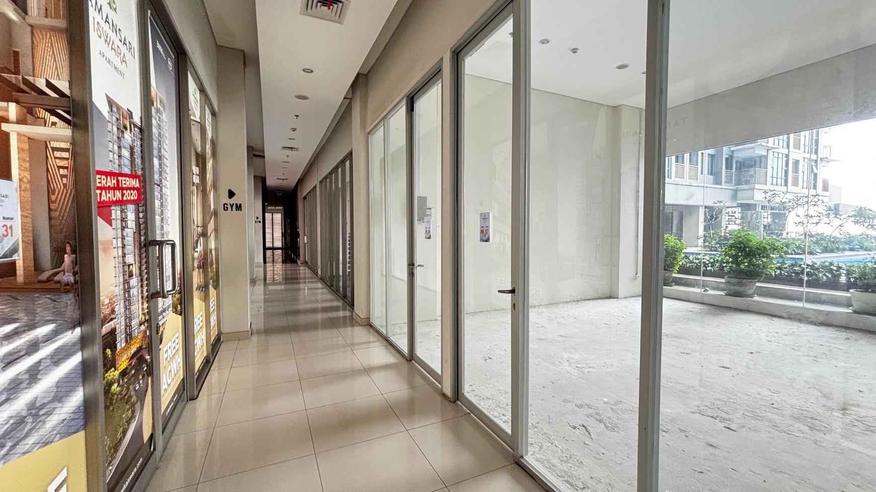 Ruang Usaha View Kolam Renang Di Apartemen Tamansari Iswara Bekasi, Dekat Tol Bekasi Barat.