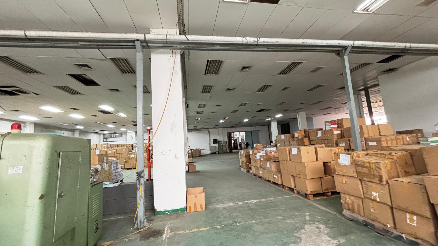 Gudang Industri Di Kawasan Industri Pulogadung, Jakarta Timur