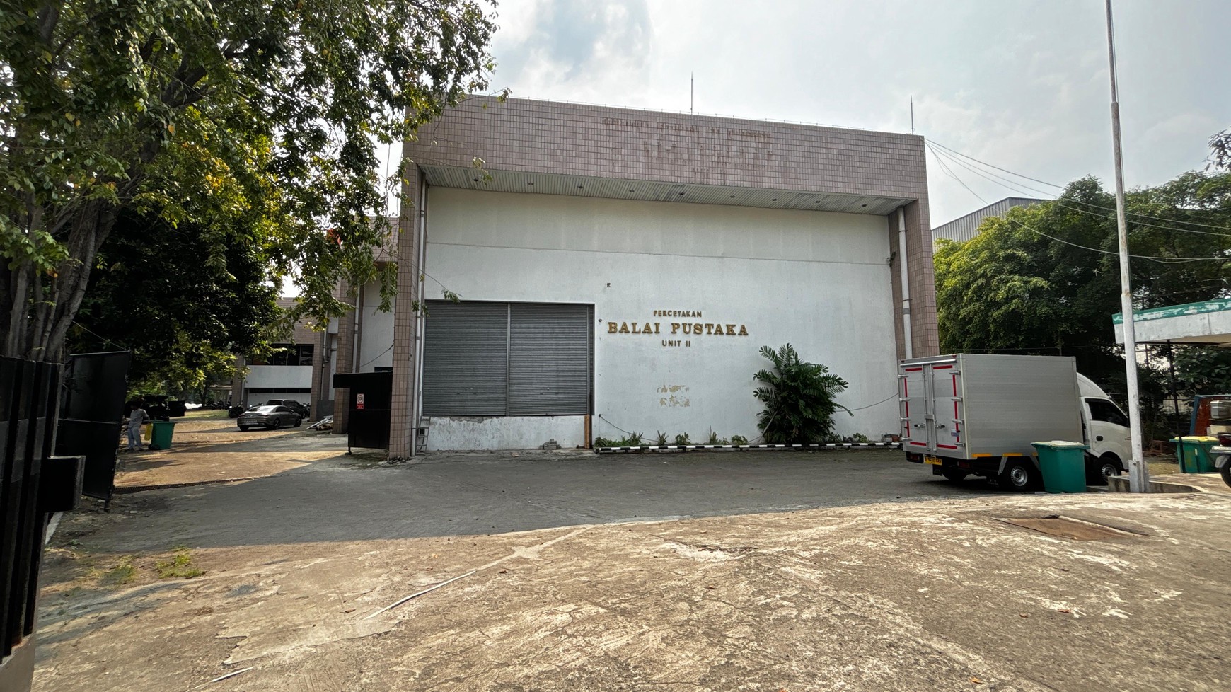 Gudang Industri Di Kawasan Industri Pulogadung, Jakarta Timur