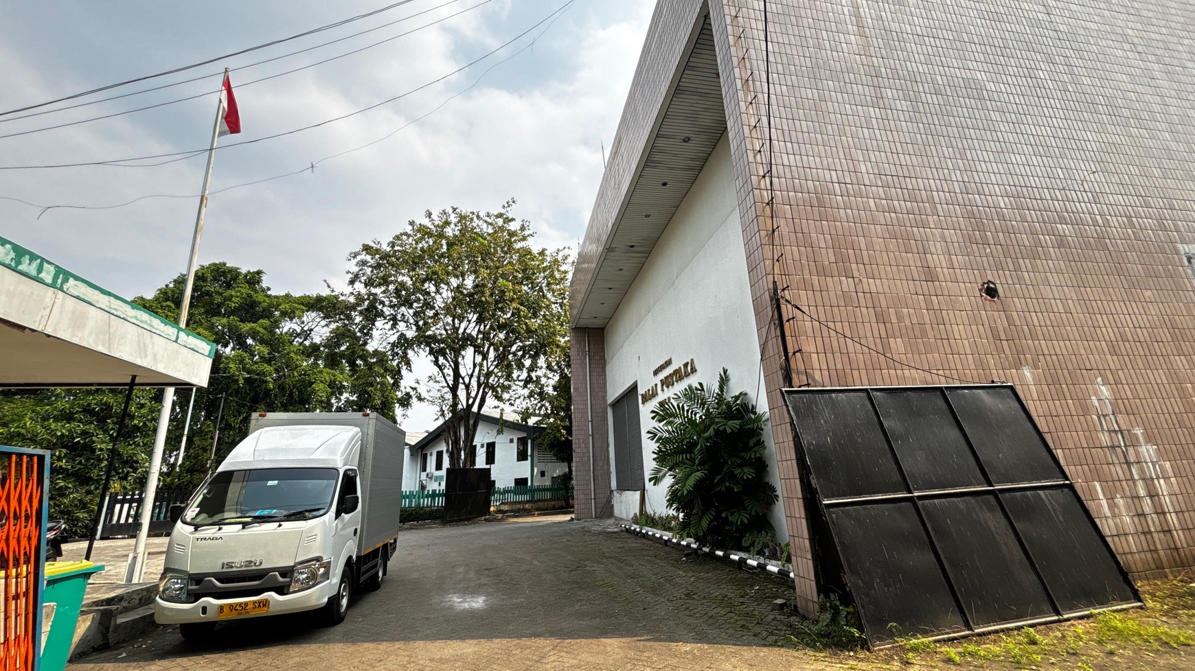 Gudang Industri Di Kawasan Industri Pulogadung, Jakarta Timur