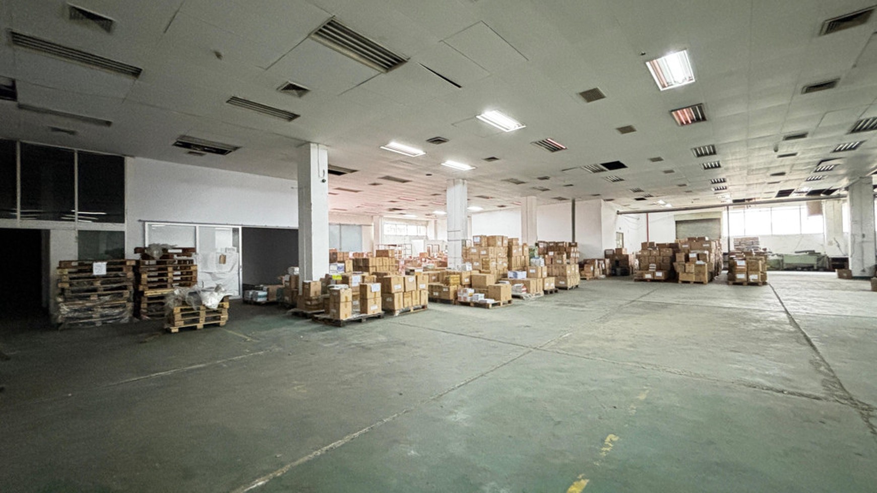 Gudang Industri Di Kawasan Industri Pulogadung, Jakarta Timur