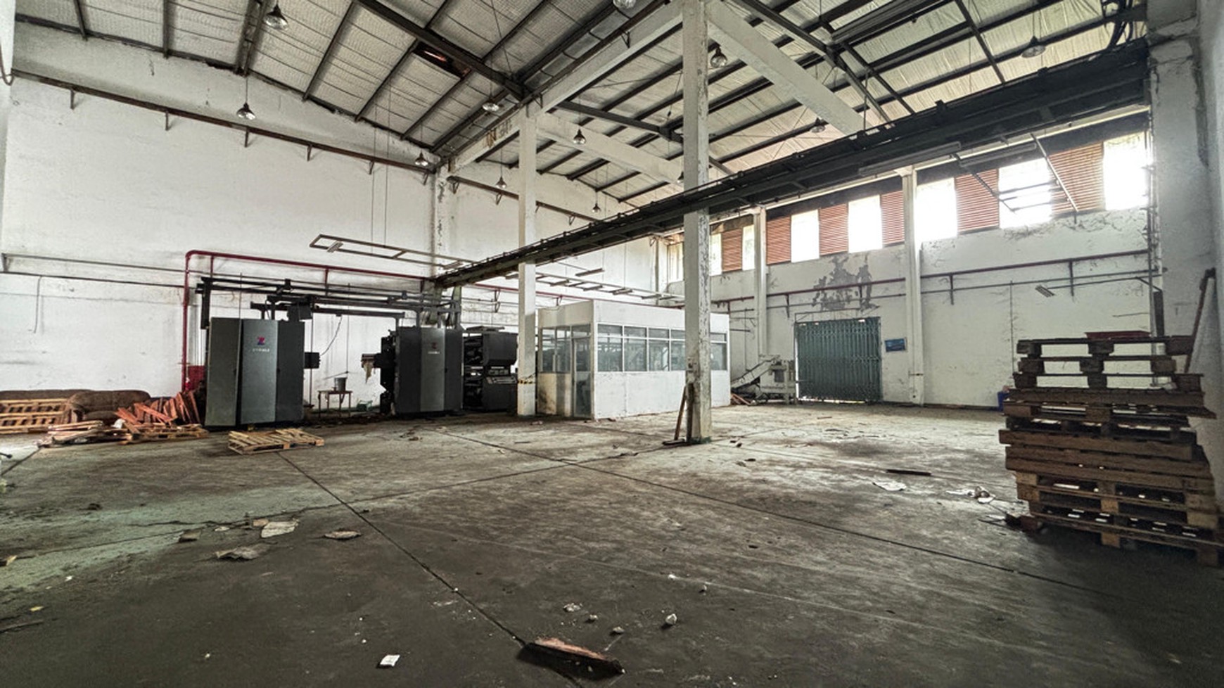 Gudang Industri Di Kawasan Industri Pulogadung, Jakarta Timur