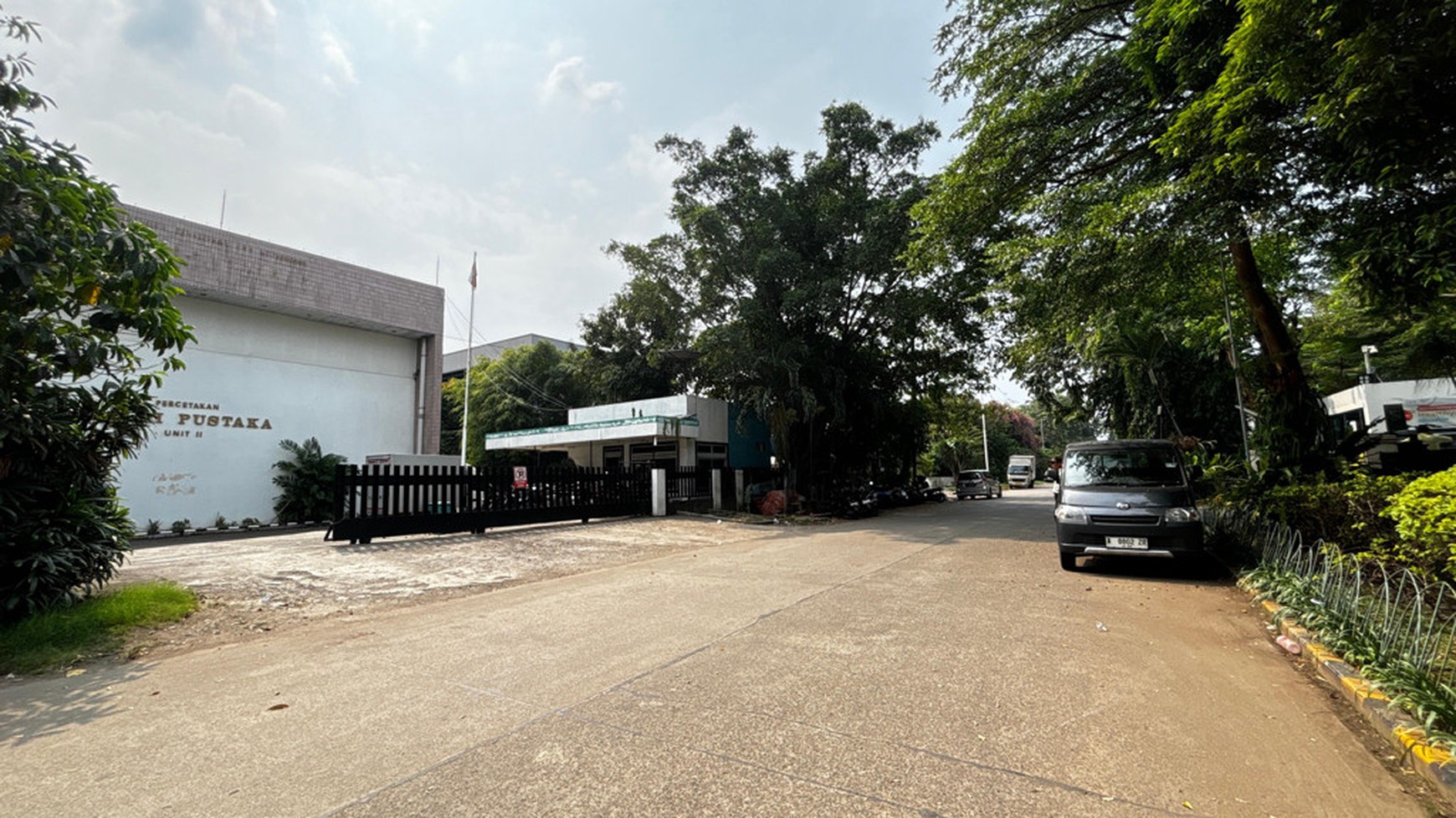 Gudang Industri Di Kawasan Industri Pulogadung, Jakarta Timur