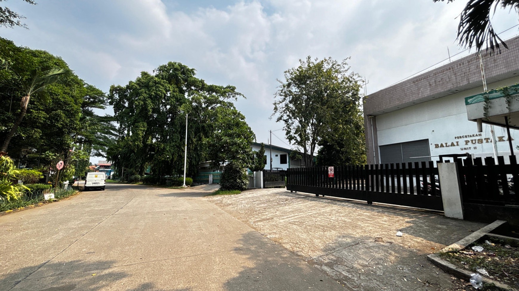 Gudang Industri Di Kawasan Industri Pulogadung, Jakarta Timur