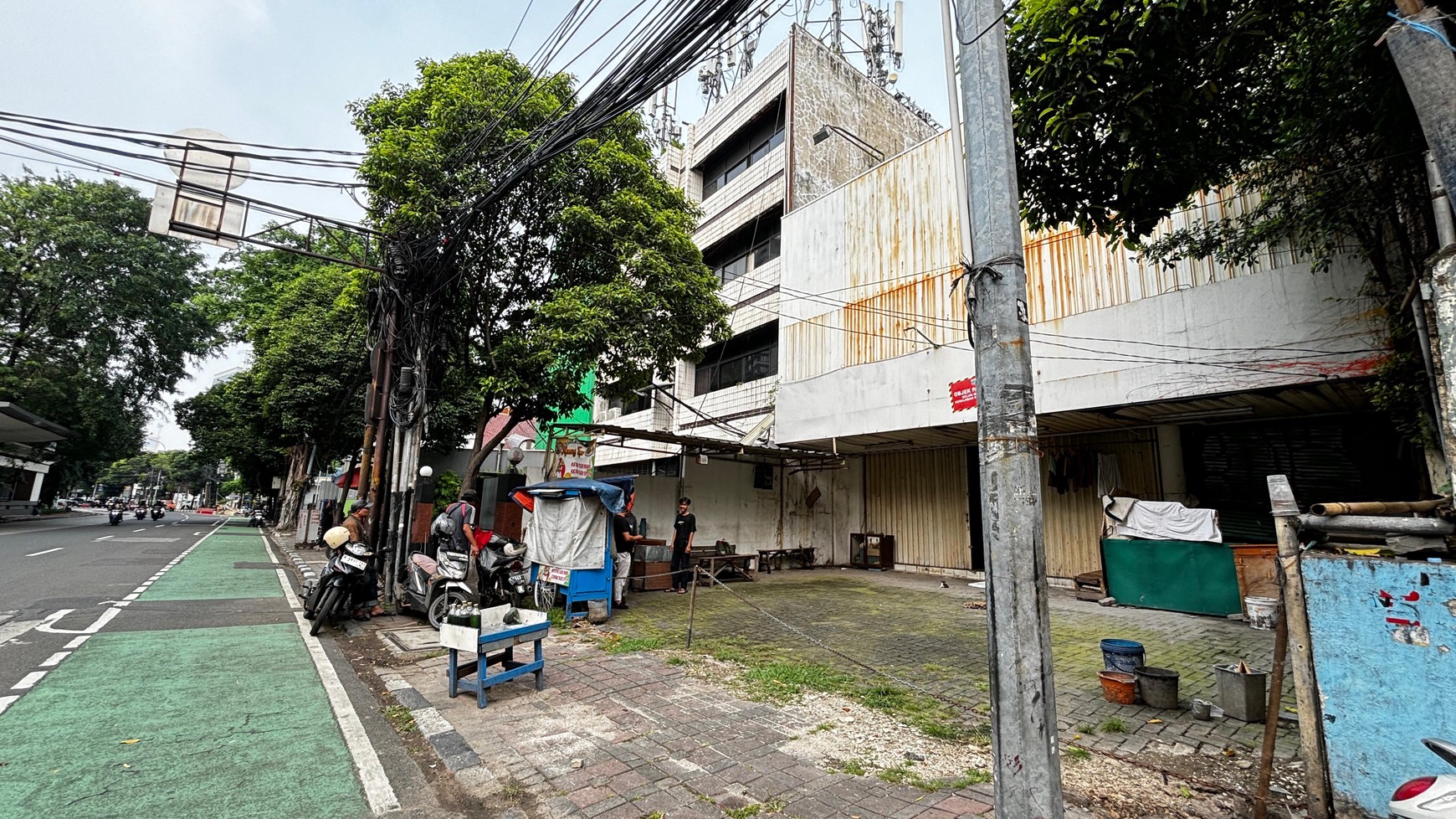Gedung Kantor Berlokasi Komersil Dan Strategis, Di Jl. Kramat Kwitang, Jakarta Pusat