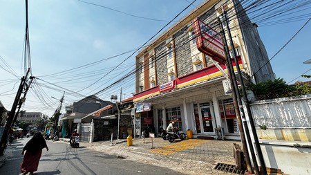 Kos2an Bagus 23 Pintu, 3 Lantai Dan Rooftop, Di Lantai Satu Terdapat Alfa Mart, di Kebon Nanas,  Jatinegara