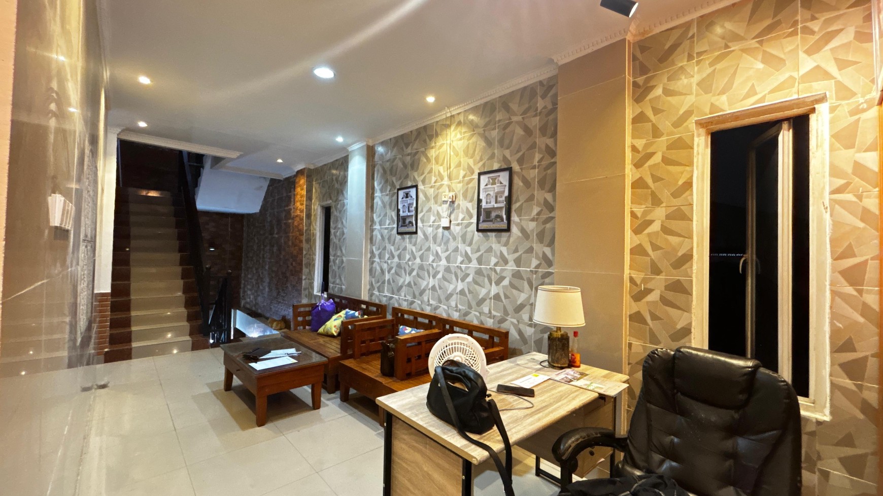 Kos2an Bagus 23 Pintu, 3 Lantai Dan Rooftop, Di Lantai Satu Terdapat Alfa Mart, di Kebon Nanas, Jatinegara