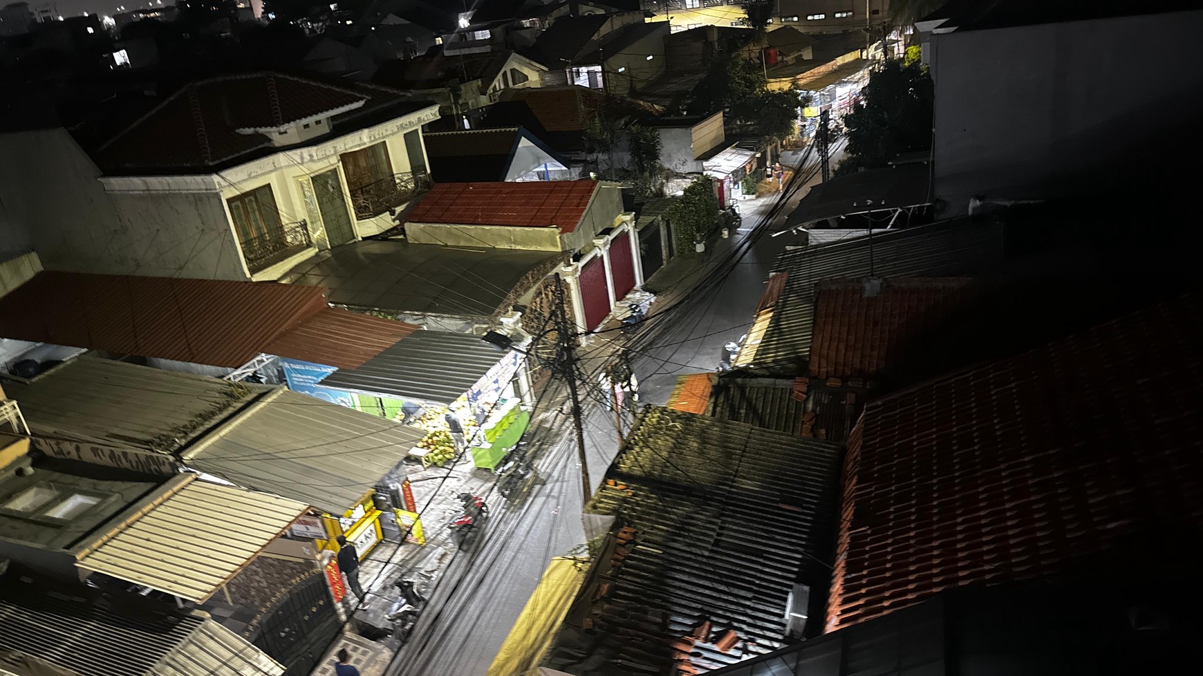 Kos2an Bagus 23 Pintu, 3 Lantai Dan Rooftop, Di Lantai Satu Terdapat Alfa Mart, di Kebon Nanas, Jatinegara