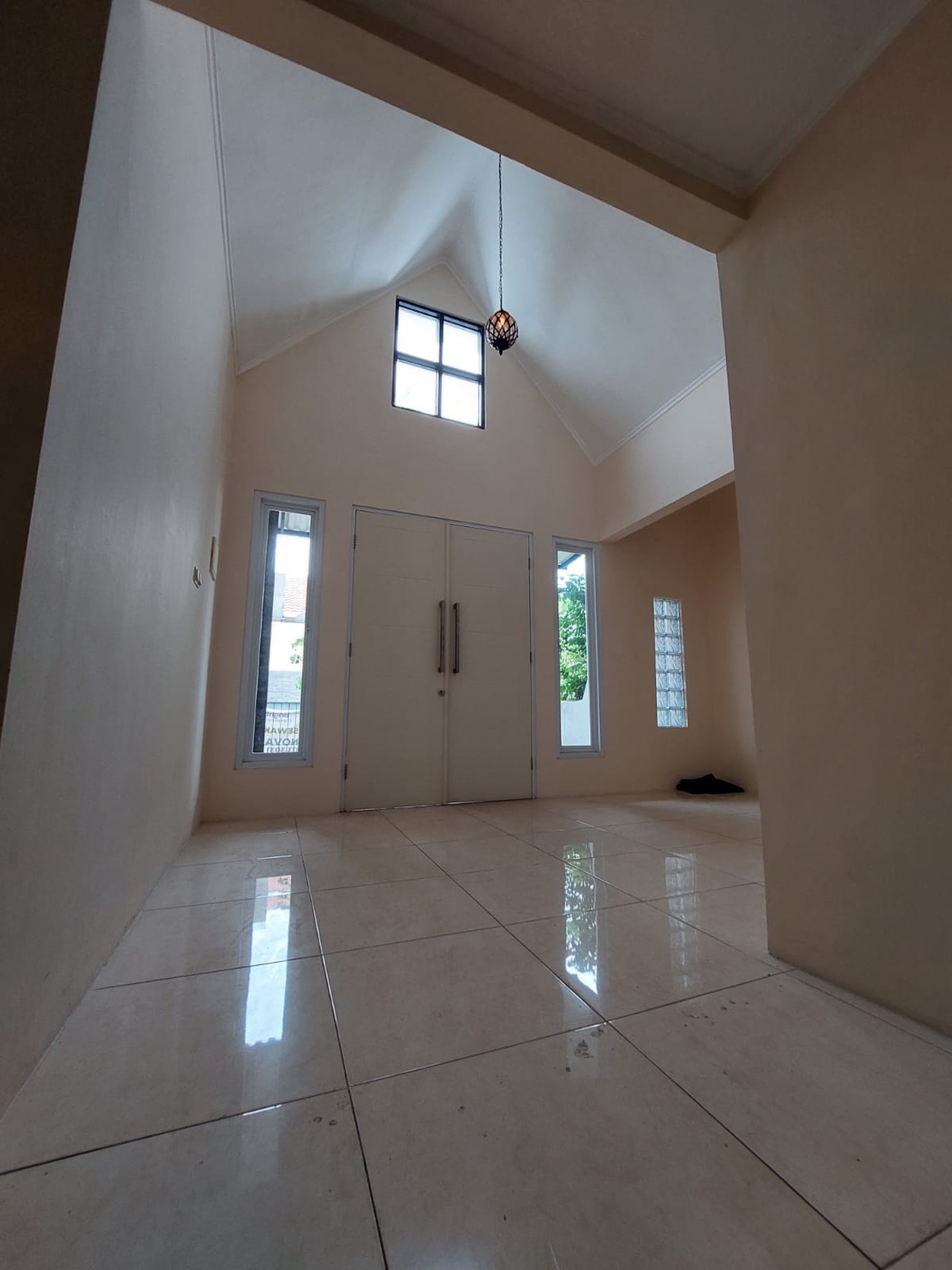 Disewakan Rumah Siap Huni  Taman Internasional Citraland Surabaya