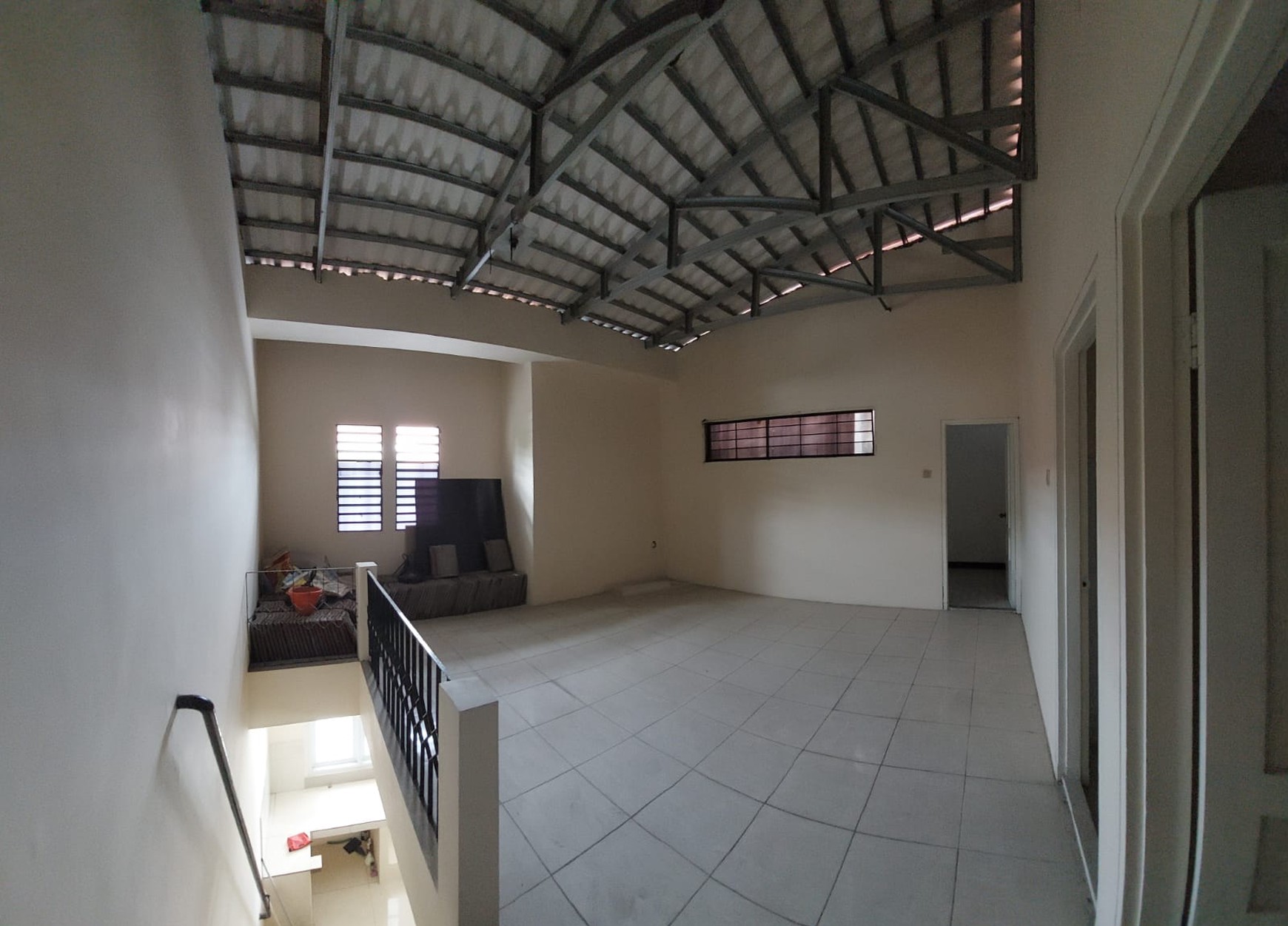 Disewakan Rumah Siap Huni  Taman Internasional Citraland Surabaya