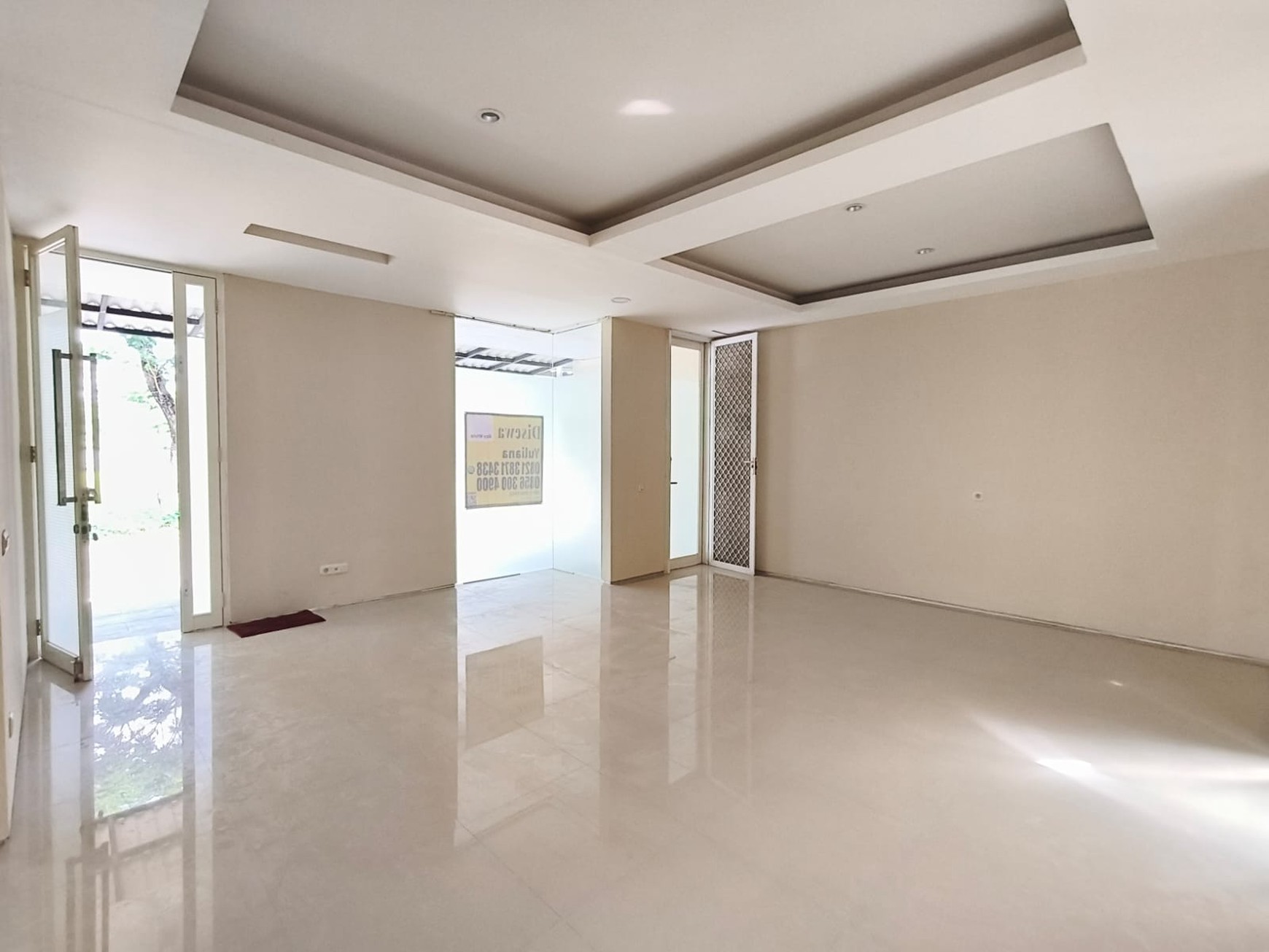 Disewakan Rumah Minimalis Dua Lantai Somerset Citraland Surabaya