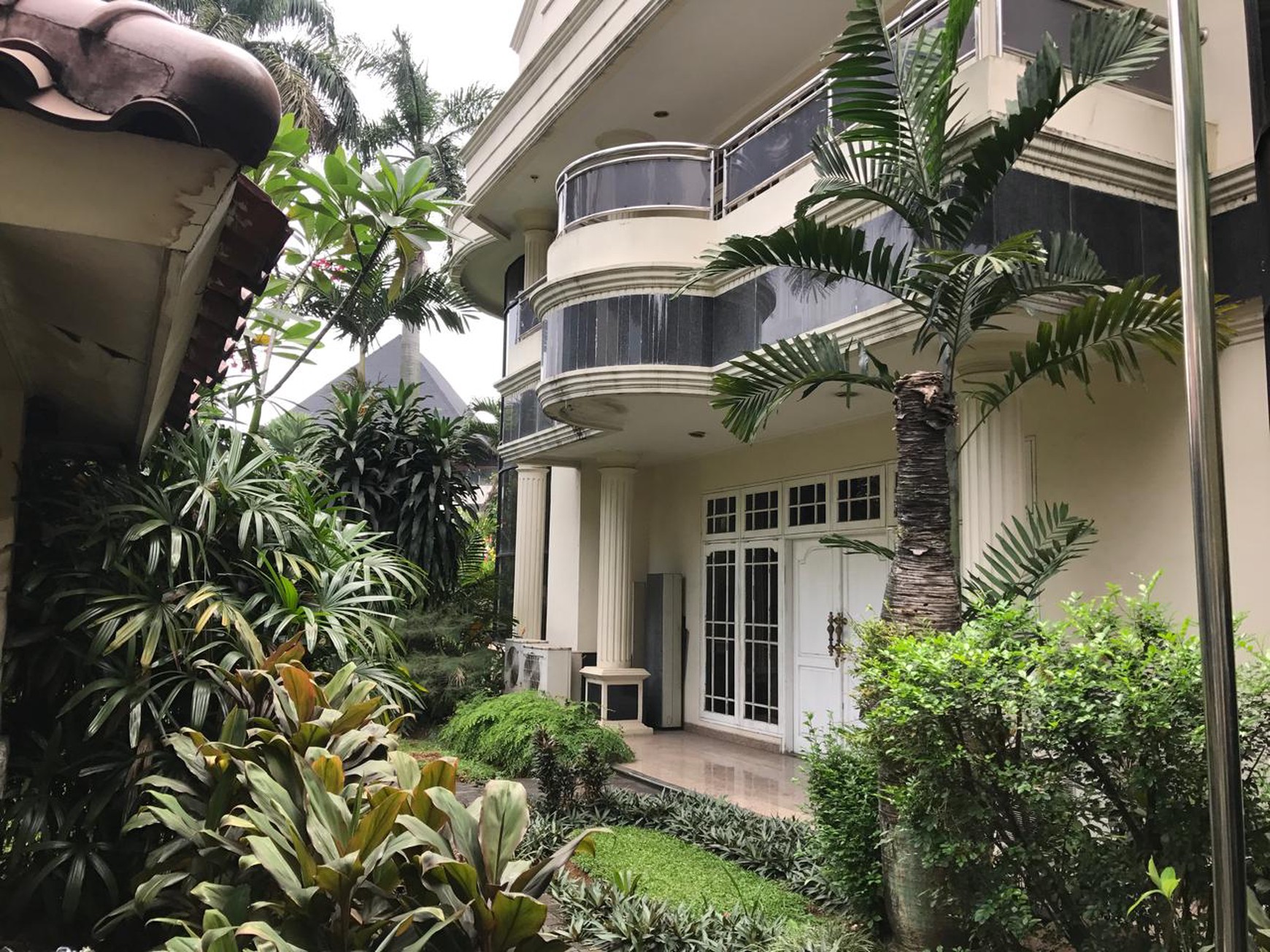 For Sale Rumah Hook Pondok Indah di Jalan Utama Best Price Under Market