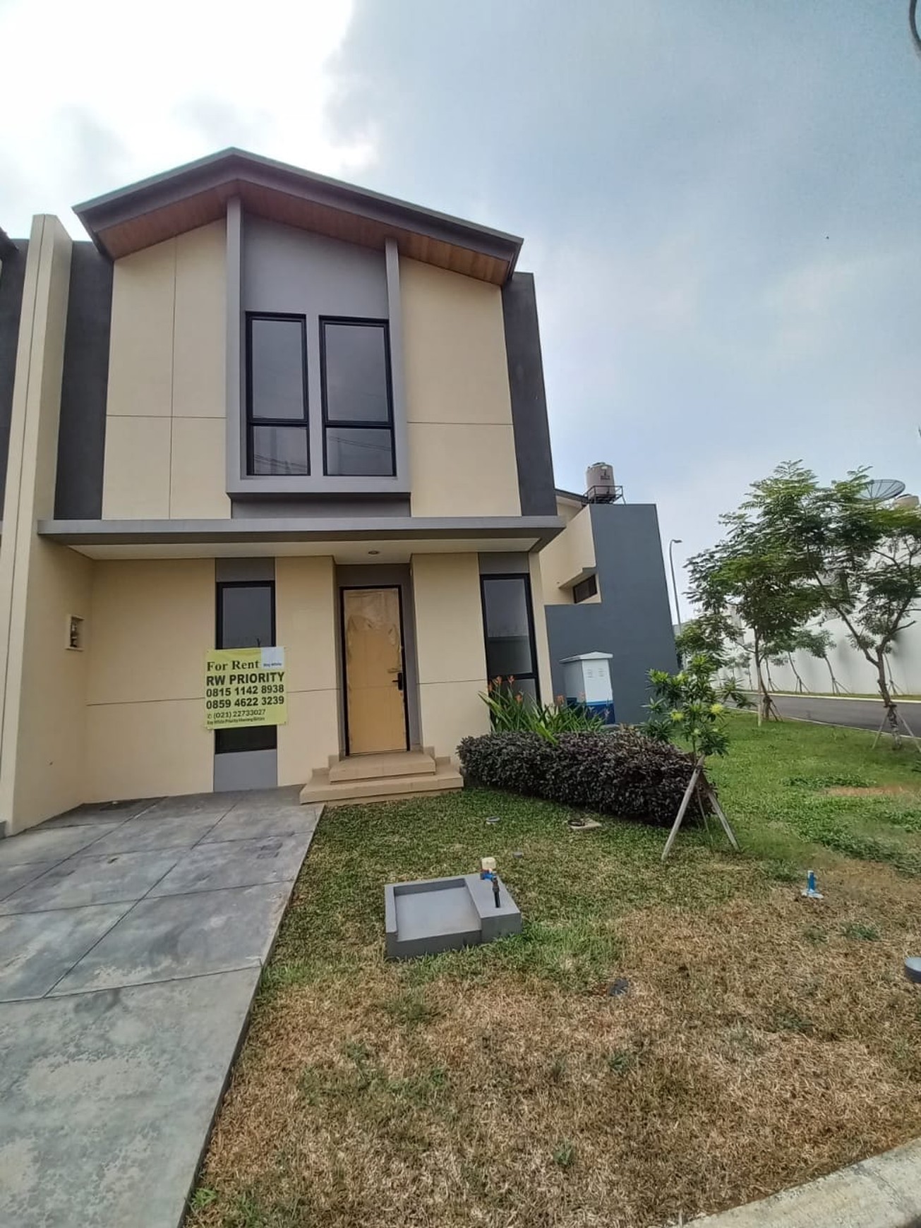 Rumah Hook, Nyaman Dan Asri Di Lingkungan Tenang, Terletak Di Suvarna Sutera, Cluster Astha