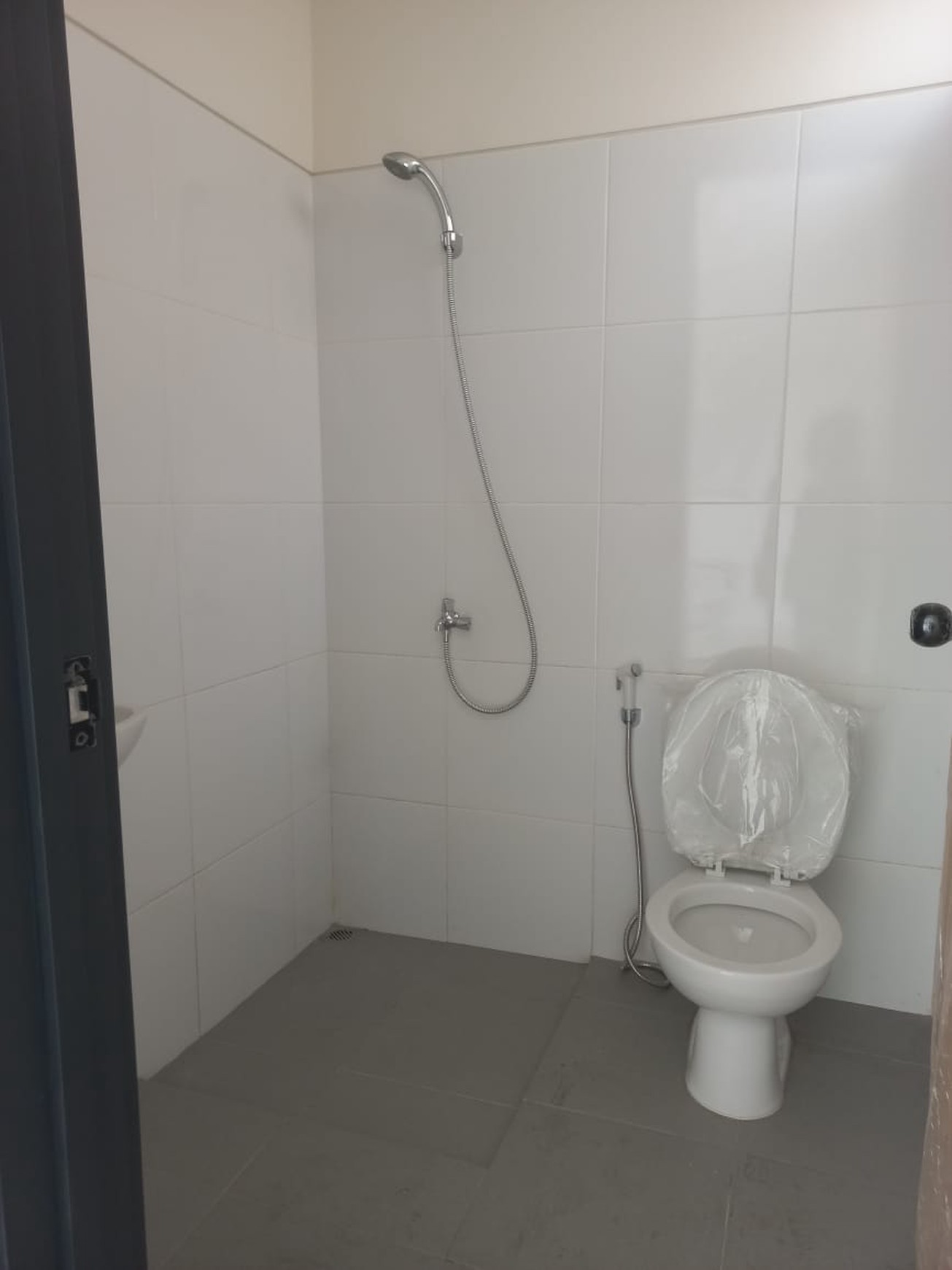 Rumah Hook, Nyaman Dan Asri Di Lingkungan Tenang, Terletak Di Suvarna Sutera, Cluster Astha