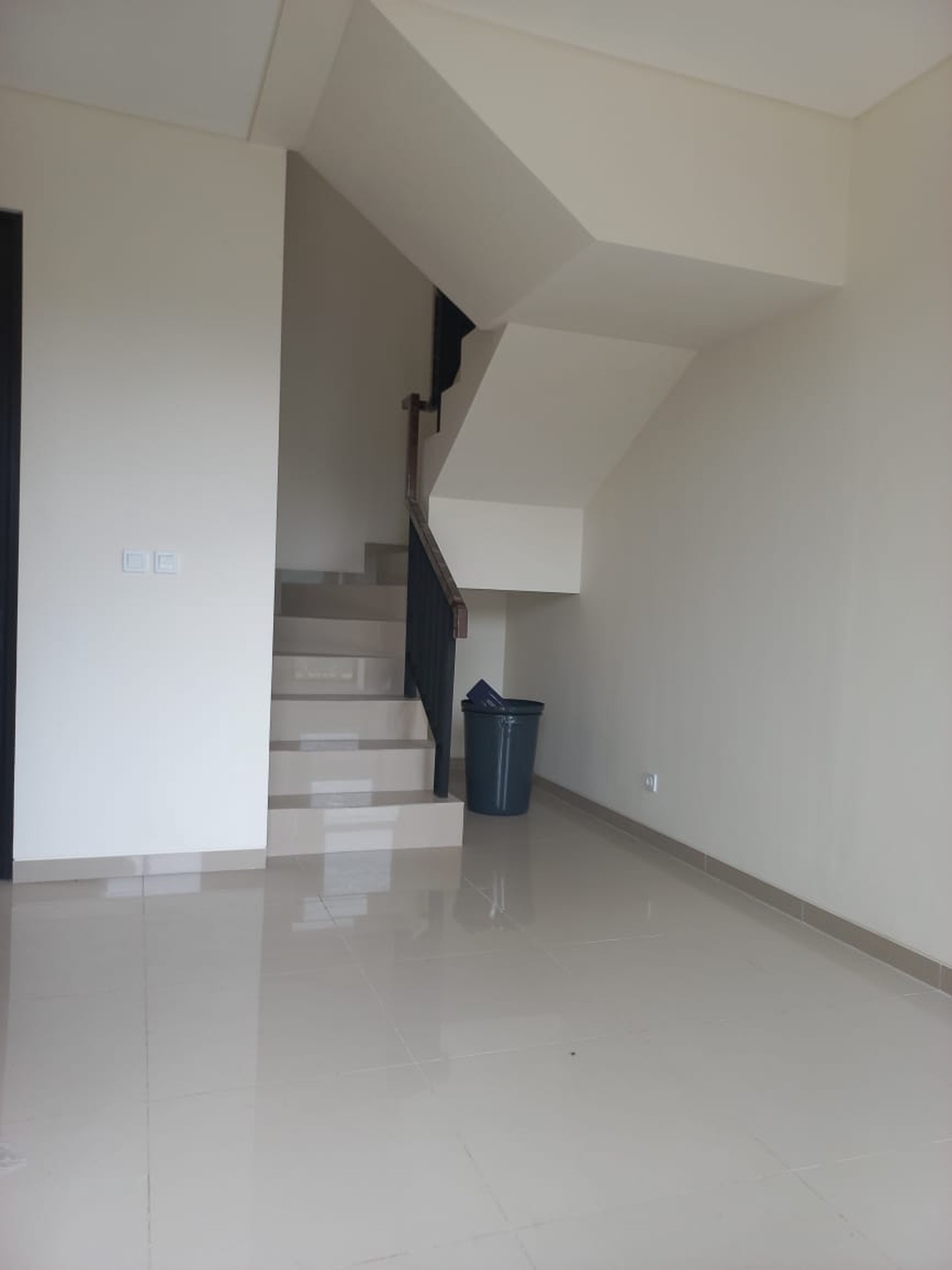 Rumah Hook, Nyaman Dan Asri Di Lingkungan Tenang, Terletak Di Suvarna Sutera, Cluster Astha