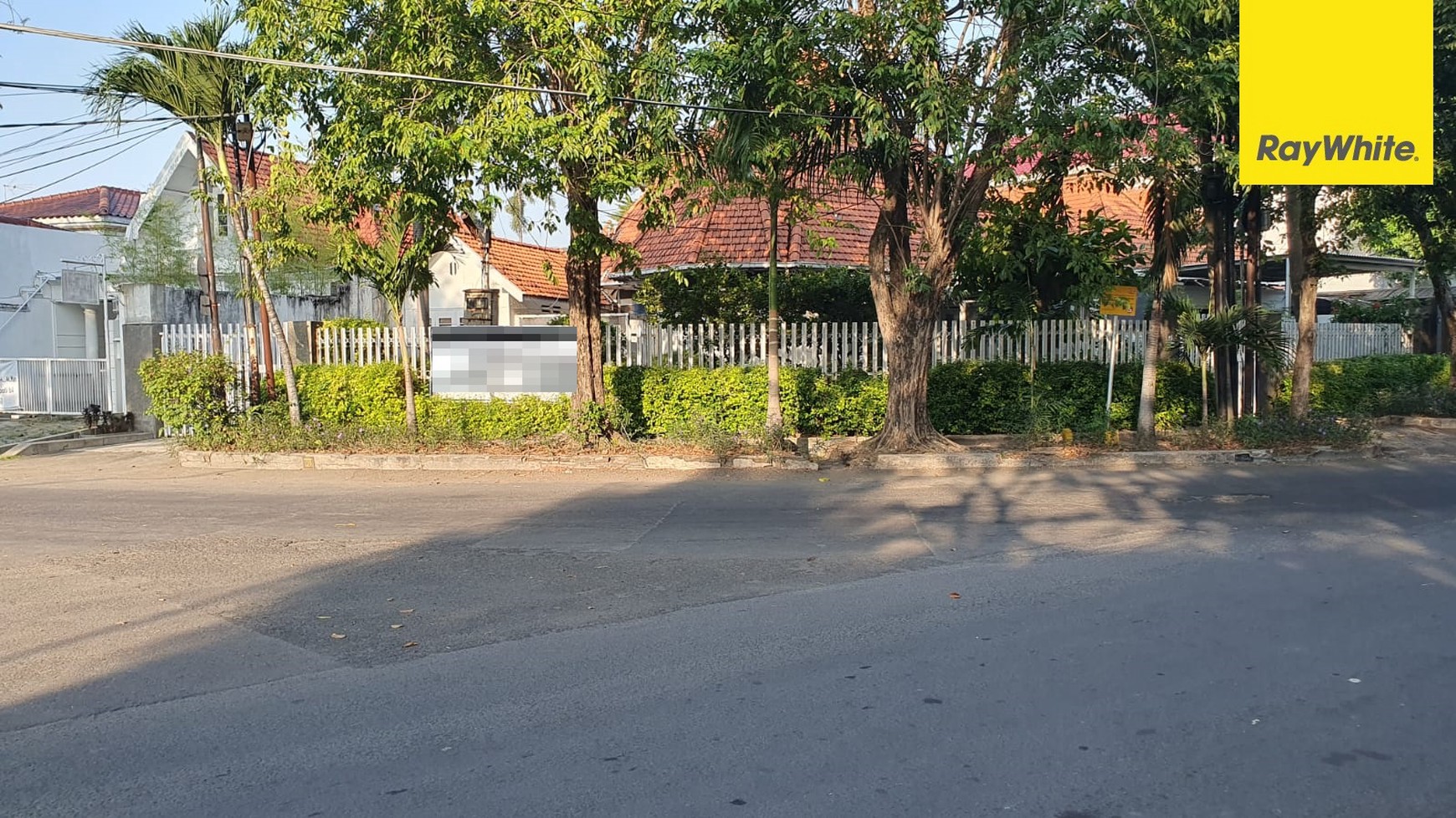 Dijual Rumah Strategis di Jl Wr Supratman Surabaya Pusat