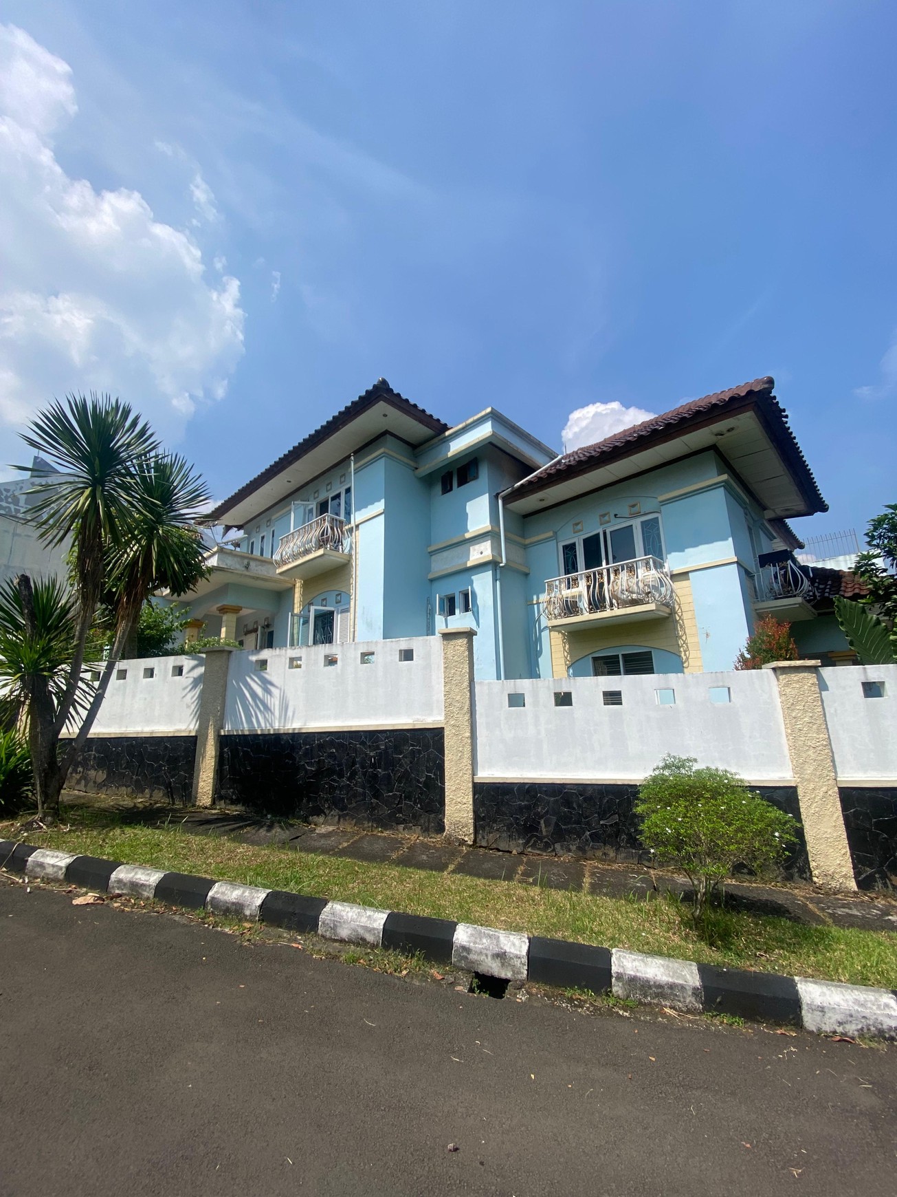 Rumah Minimalis di Villa Cinere Mas Luas 500 m2 Posisi Hook