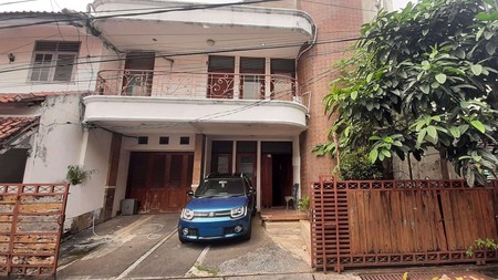 Rumah 2 Lantai, Lokasi strategis di Jakarta Selatan