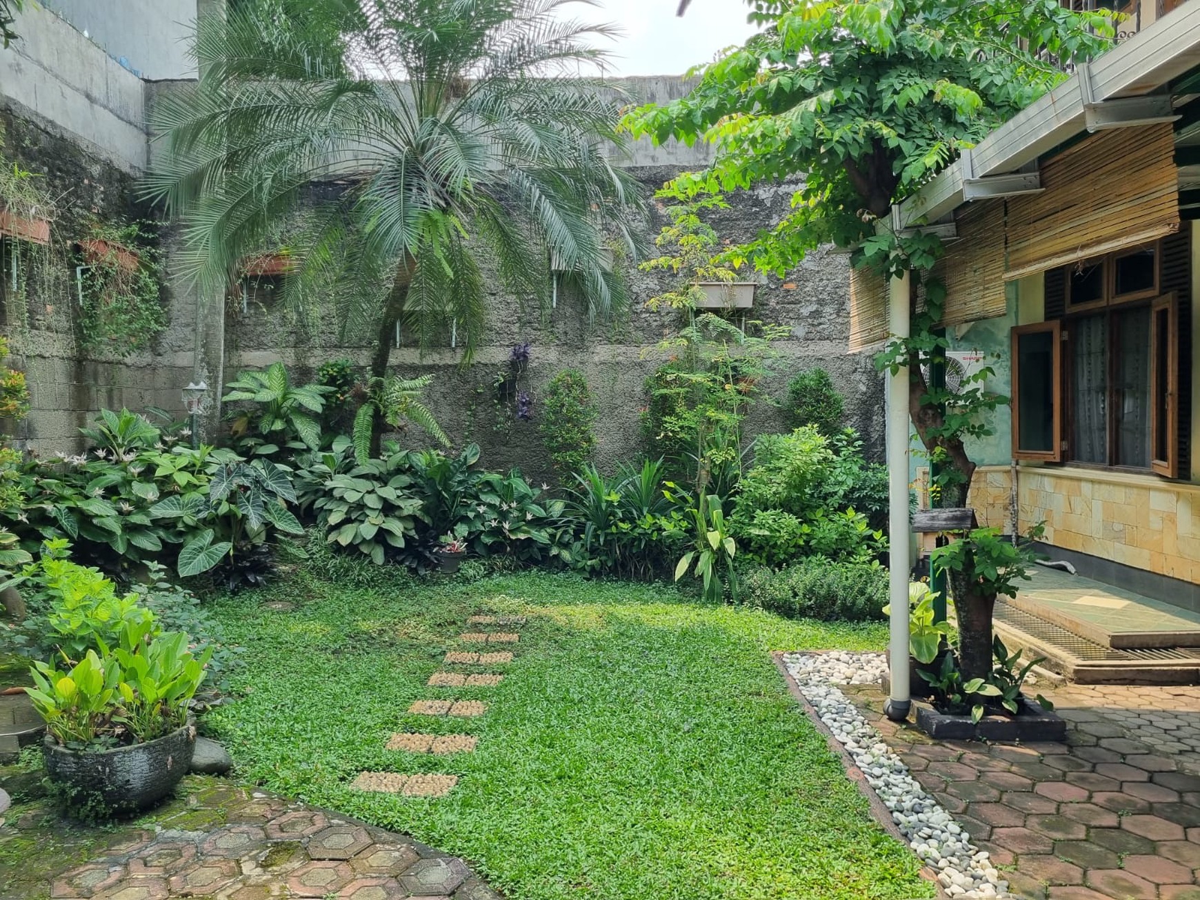 RUMAH ASRI, GIRILOKA 1, Semi furnish Siap Huni