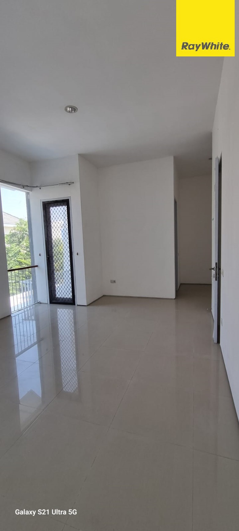 Dijual Rumah 2 lantai di Florance Pakuwon City Surabaya