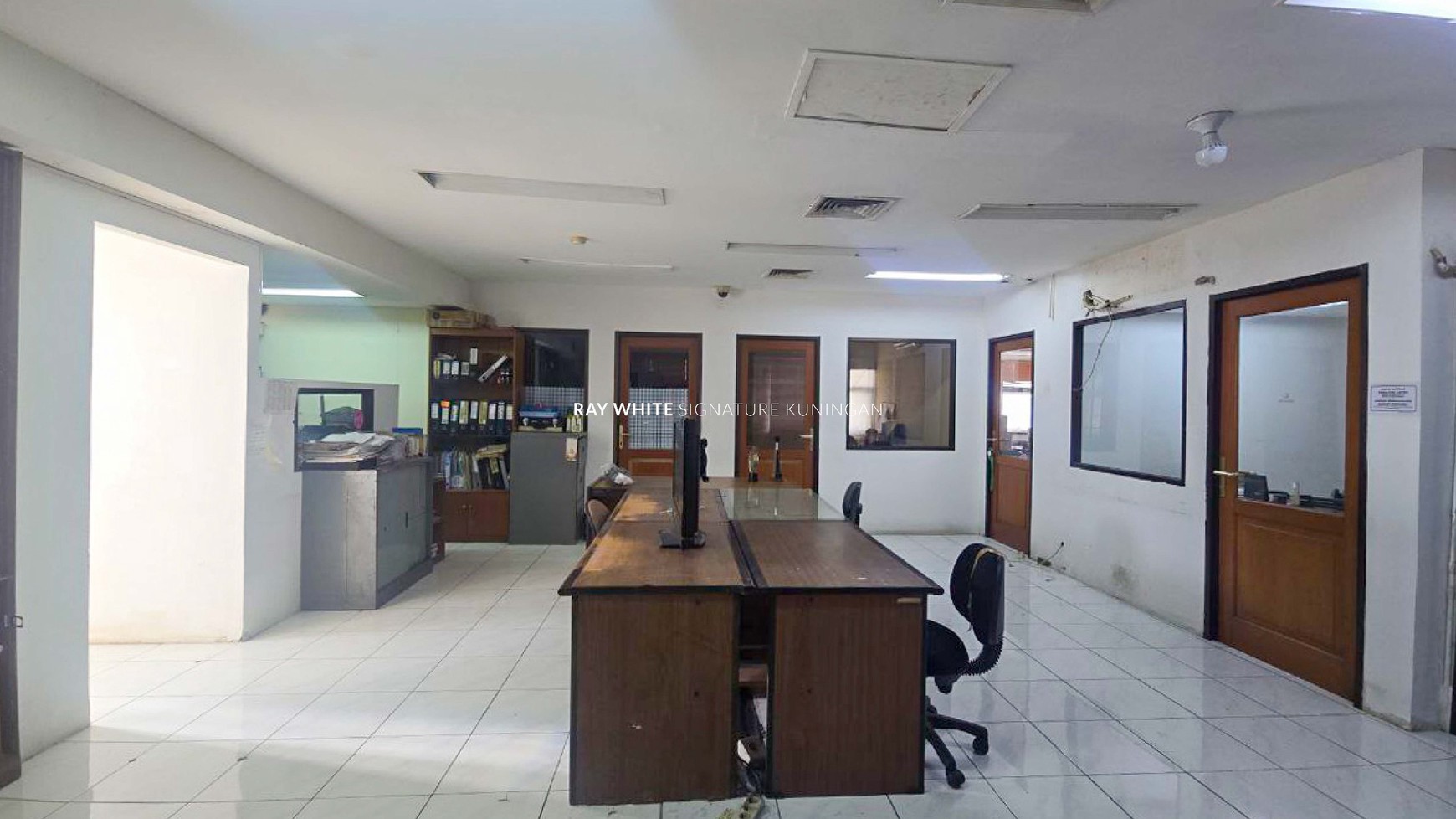 Gedung Komersial 4,5 Lantai Lokasi di Jl. K.H. Wahid Hasyim Menteng