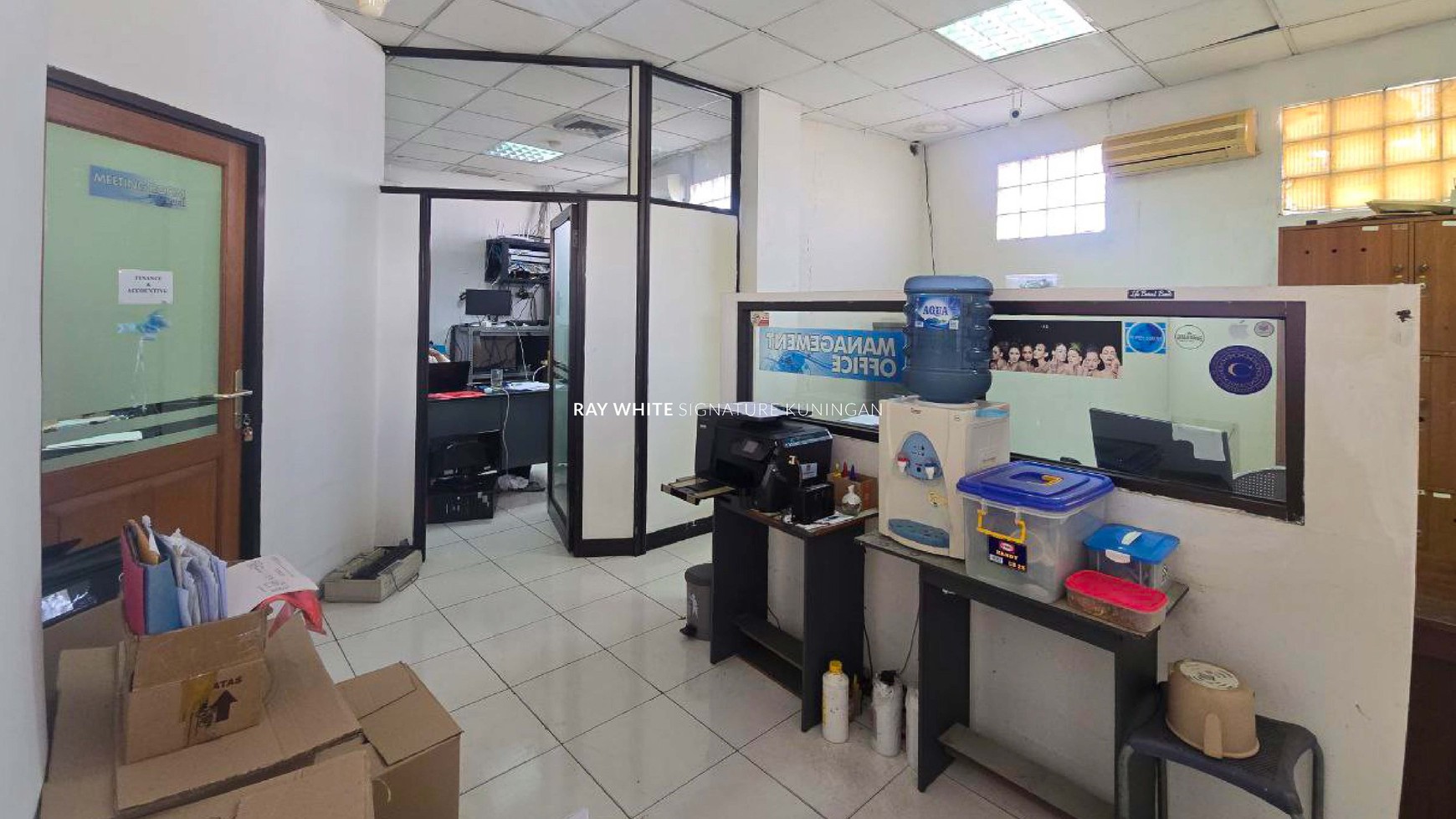 Gedung Komersial 4,5 Lantai Lokasi di Jl. K.H. Wahid Hasyim Menteng