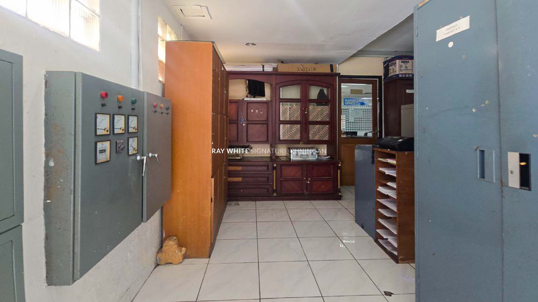 Gedung Komersial 4,5 Lantai Lokasi di Jl. K.H. Wahid Hasyim Menteng