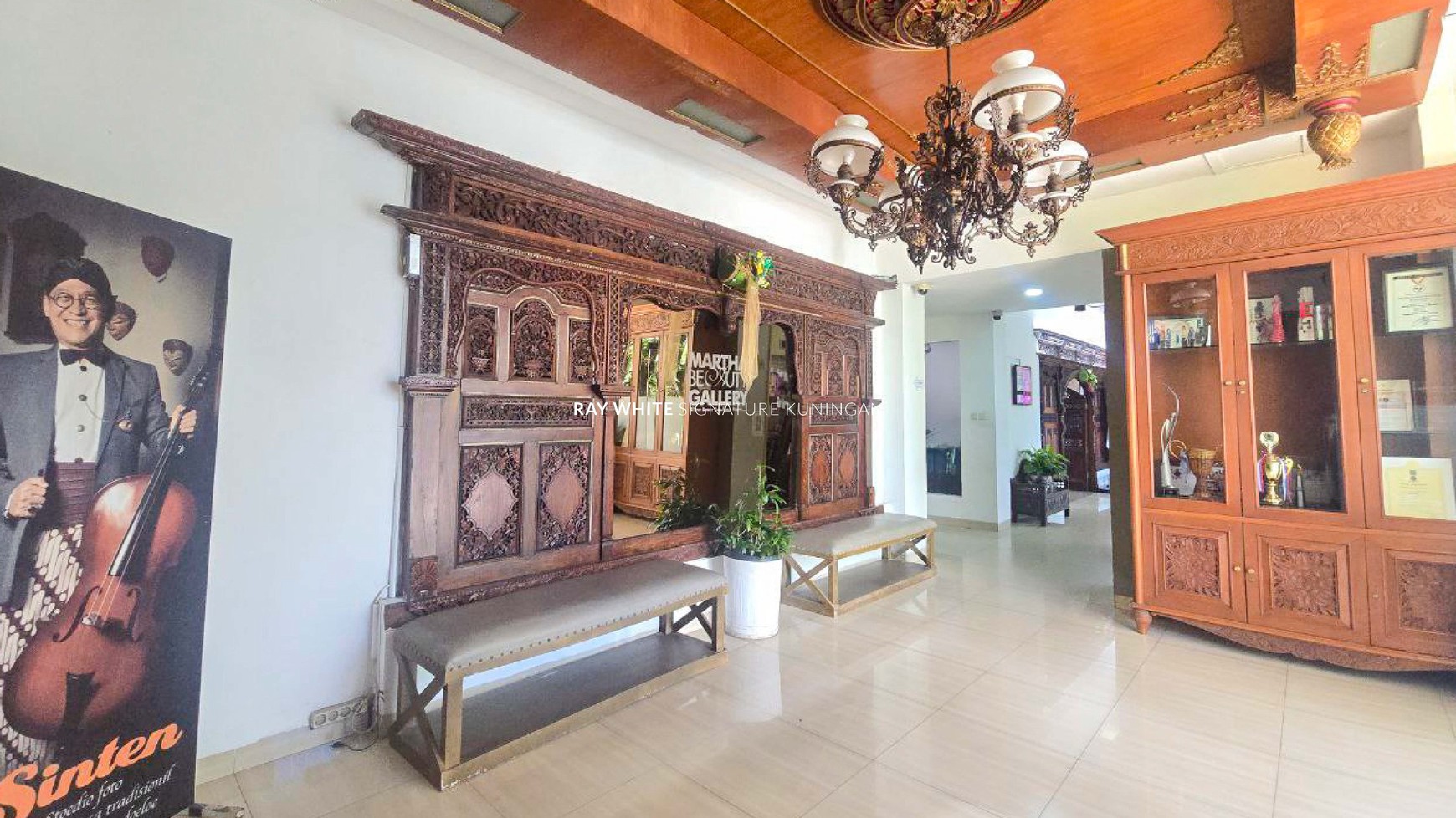 Gedung Komersial 4,5 Lantai Lokasi di Jl. K.H. Wahid Hasyim Menteng