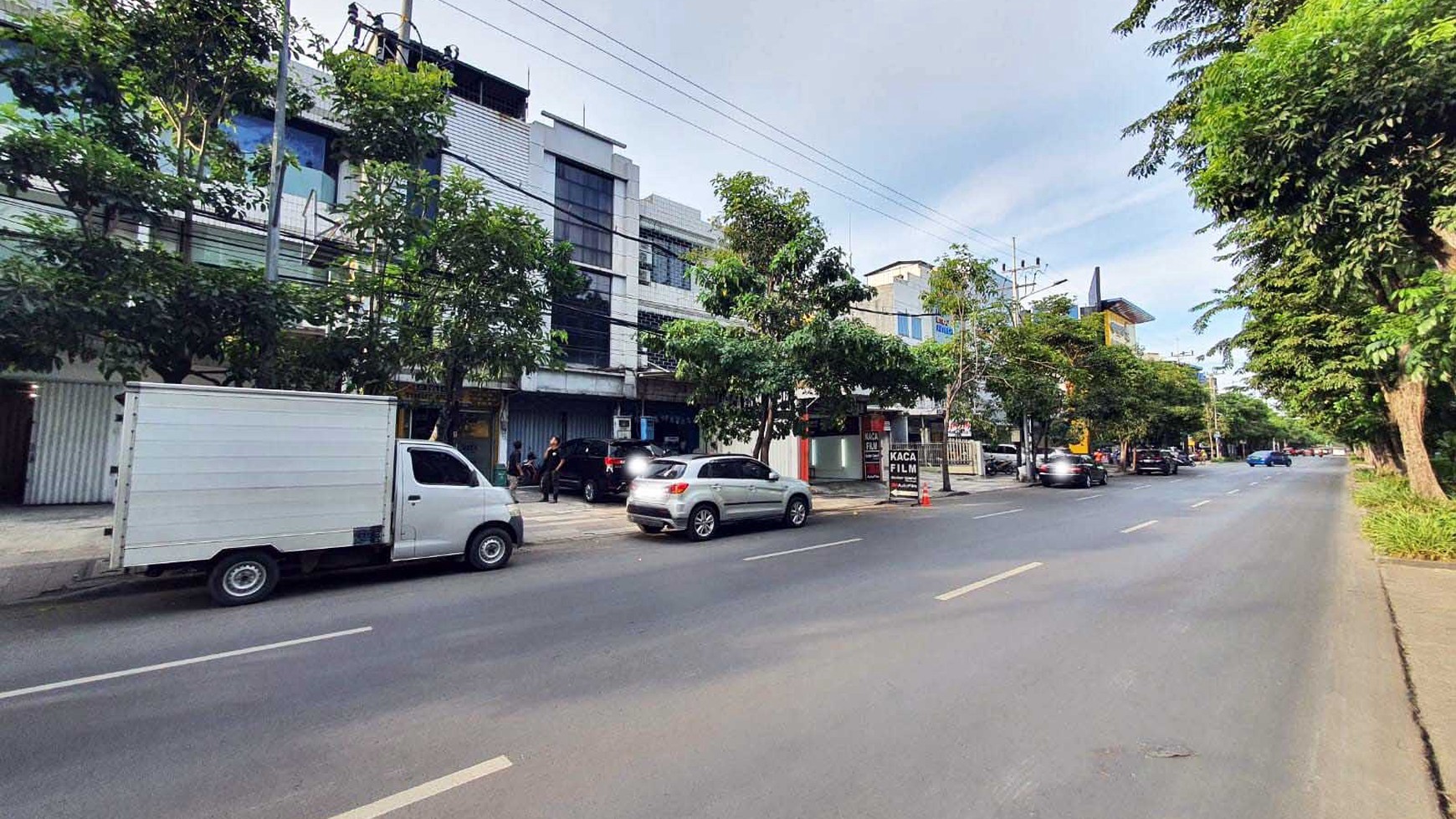 DISEWAKAN RUMAH MEWAH BESAR jl raya kertajaya indah, Surabaya Timur